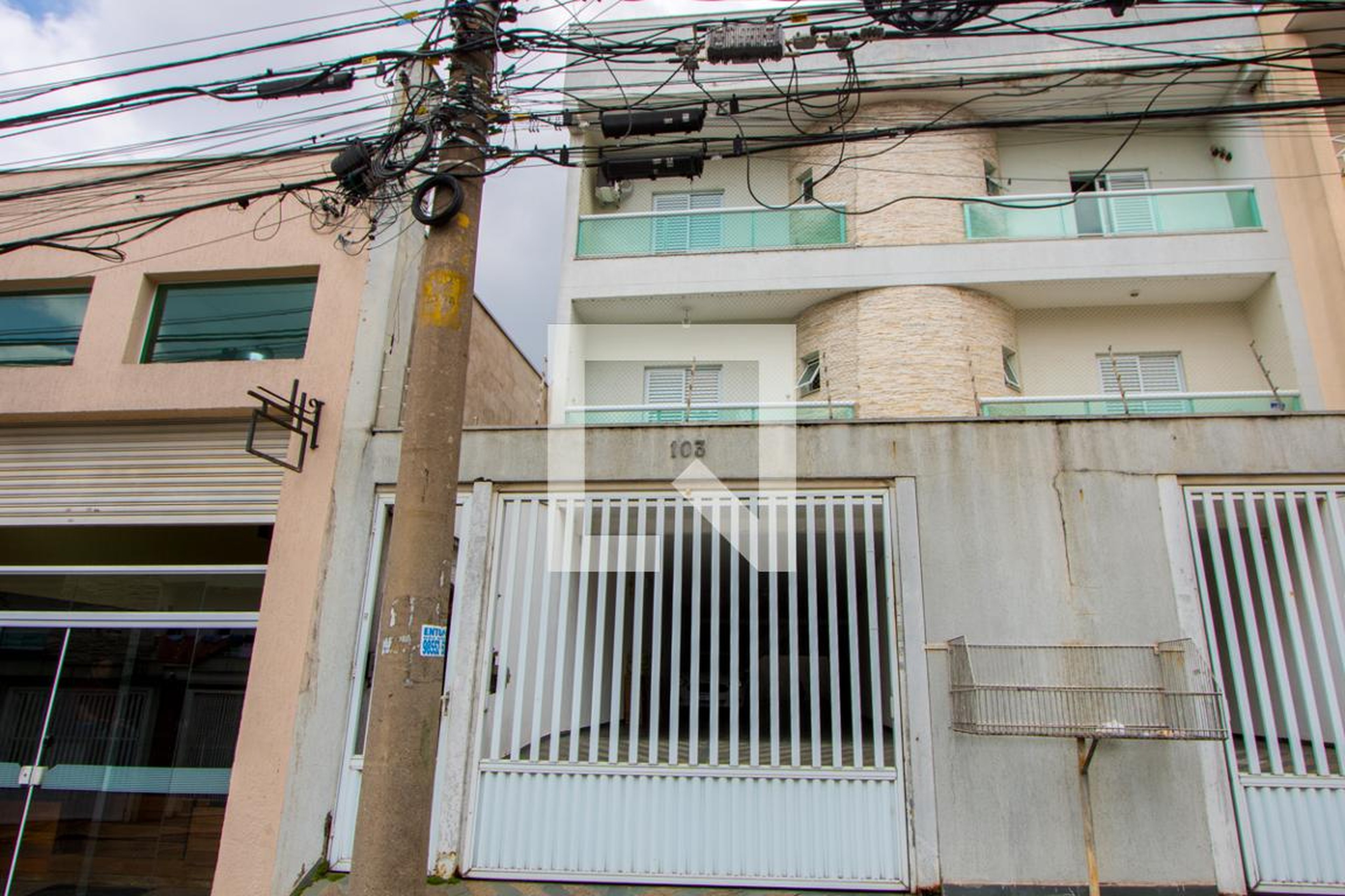 Fachada Condomínio em Rua Francisco Otaviano, 103