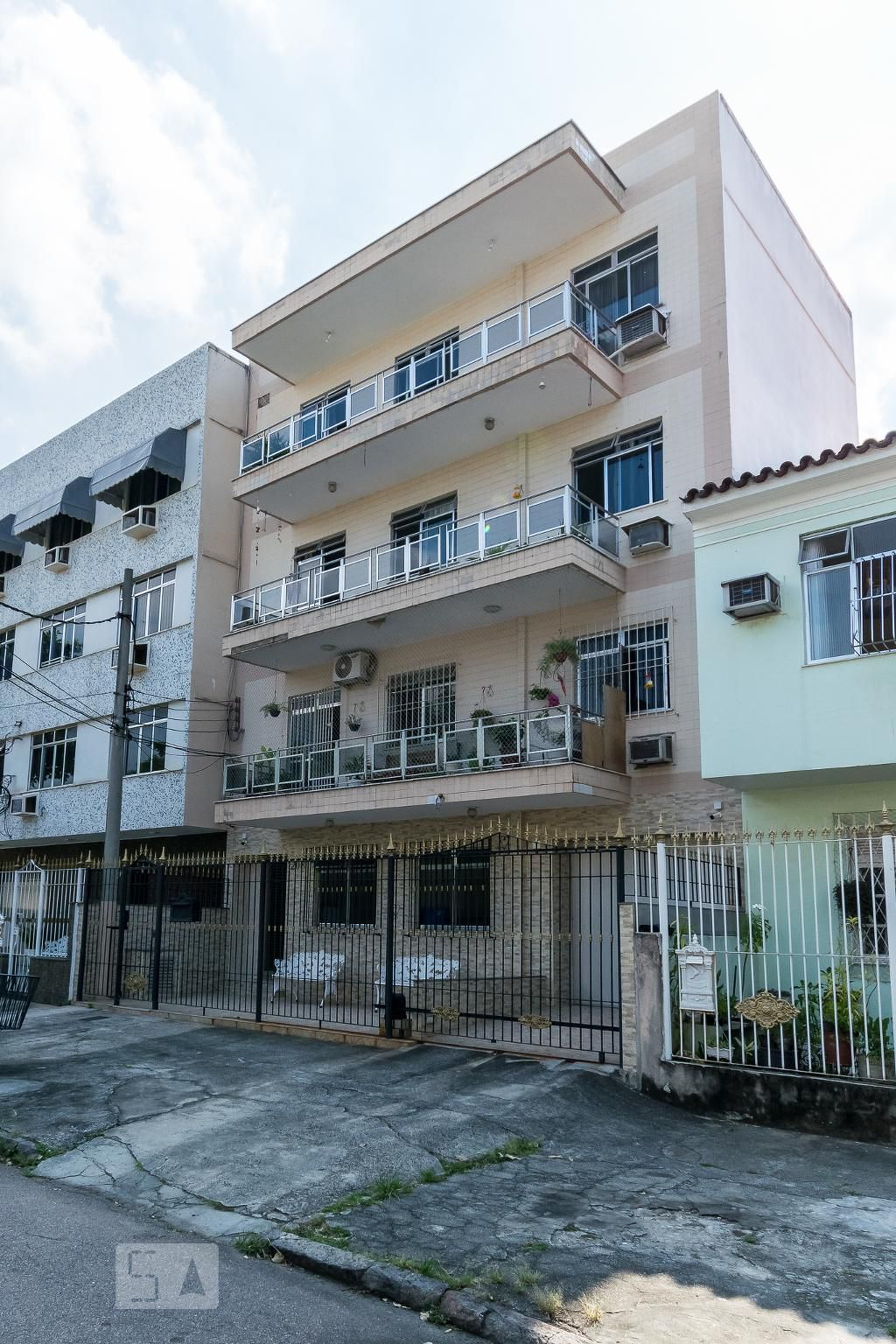 Fachada do Prédio Condomínio em Rua da Coragem, 208