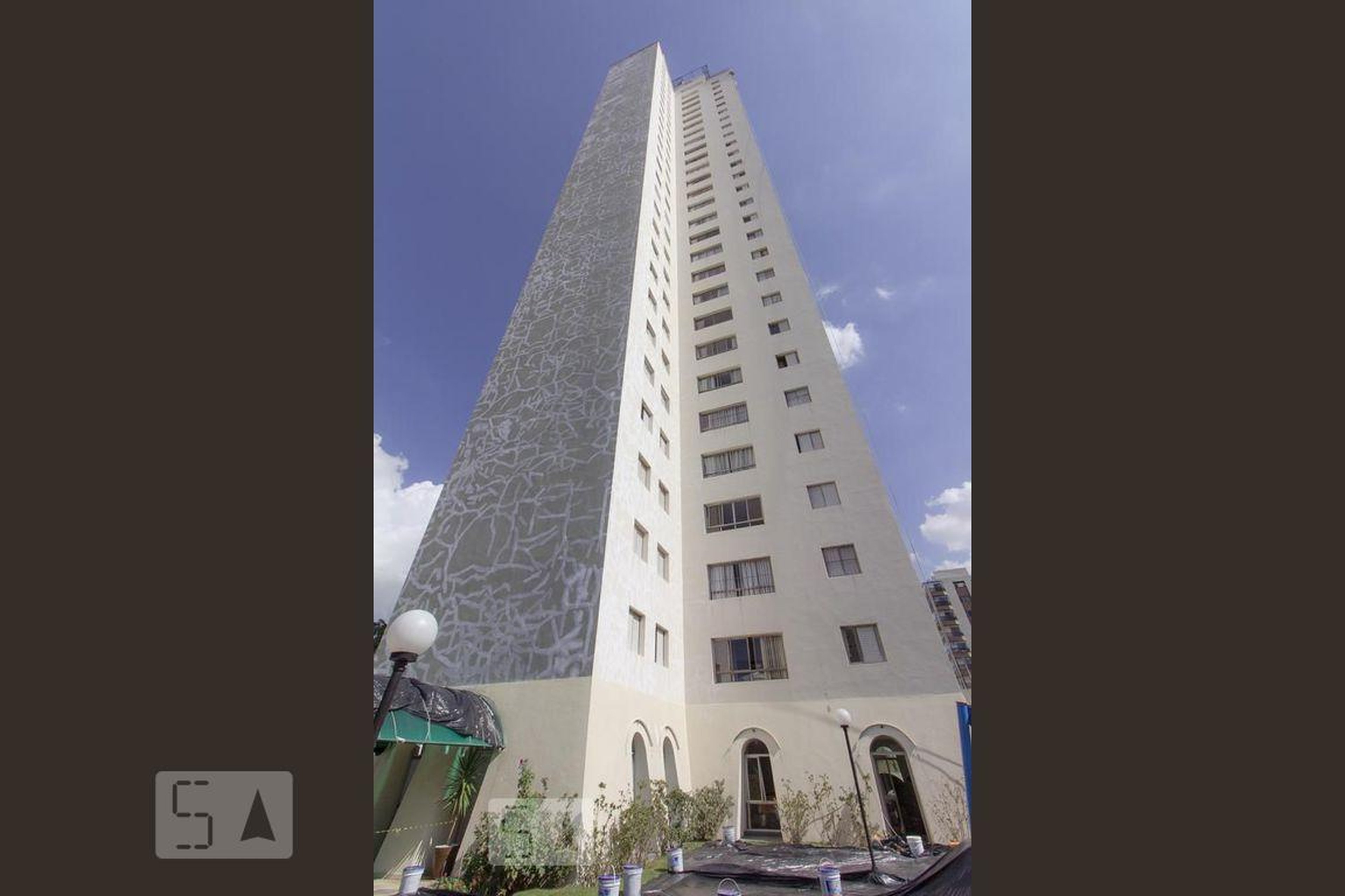 Fachada Condomínio em Rua Lino Guedes, 126