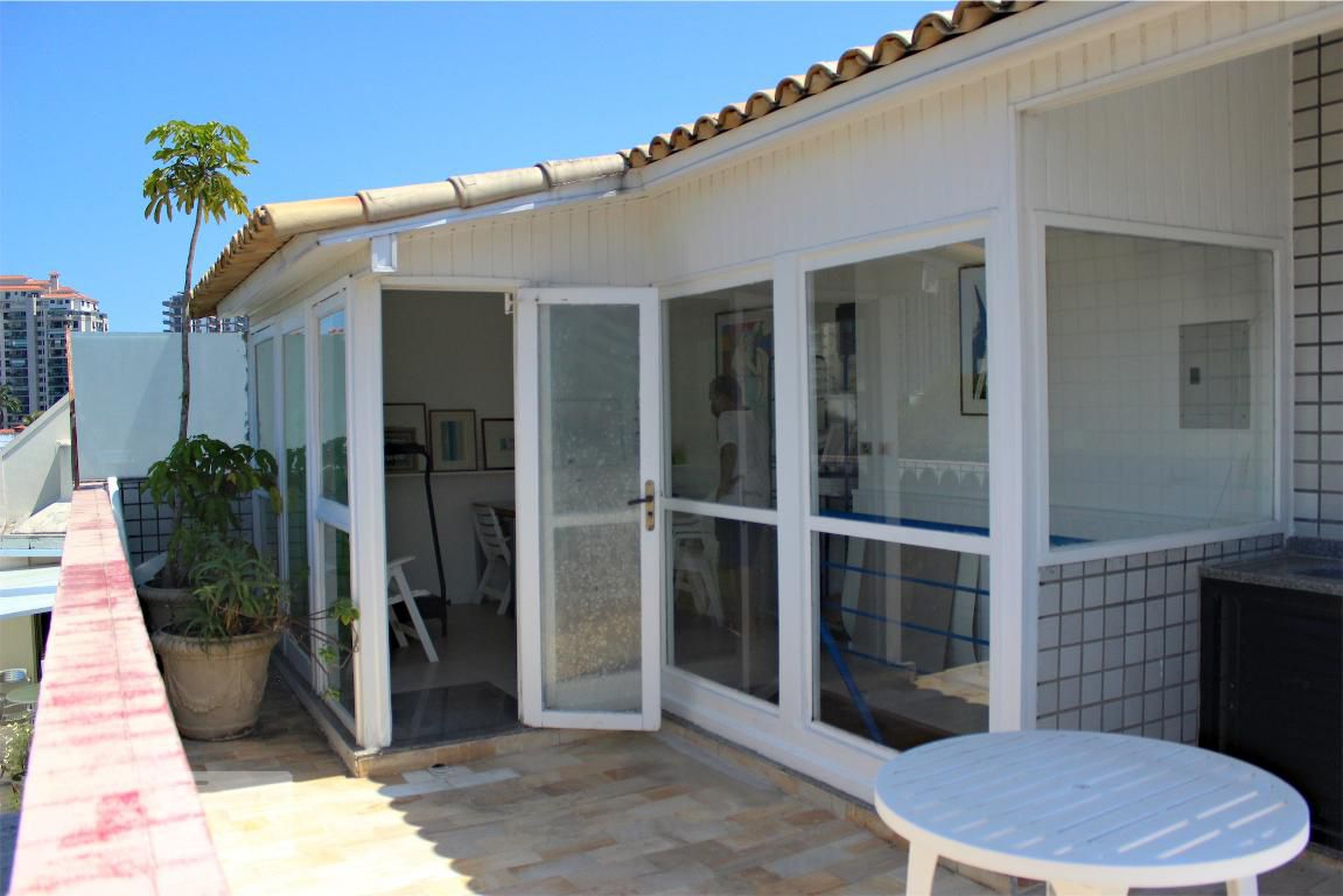 Área Externa Condomínio em Rua John Kennedy, 413