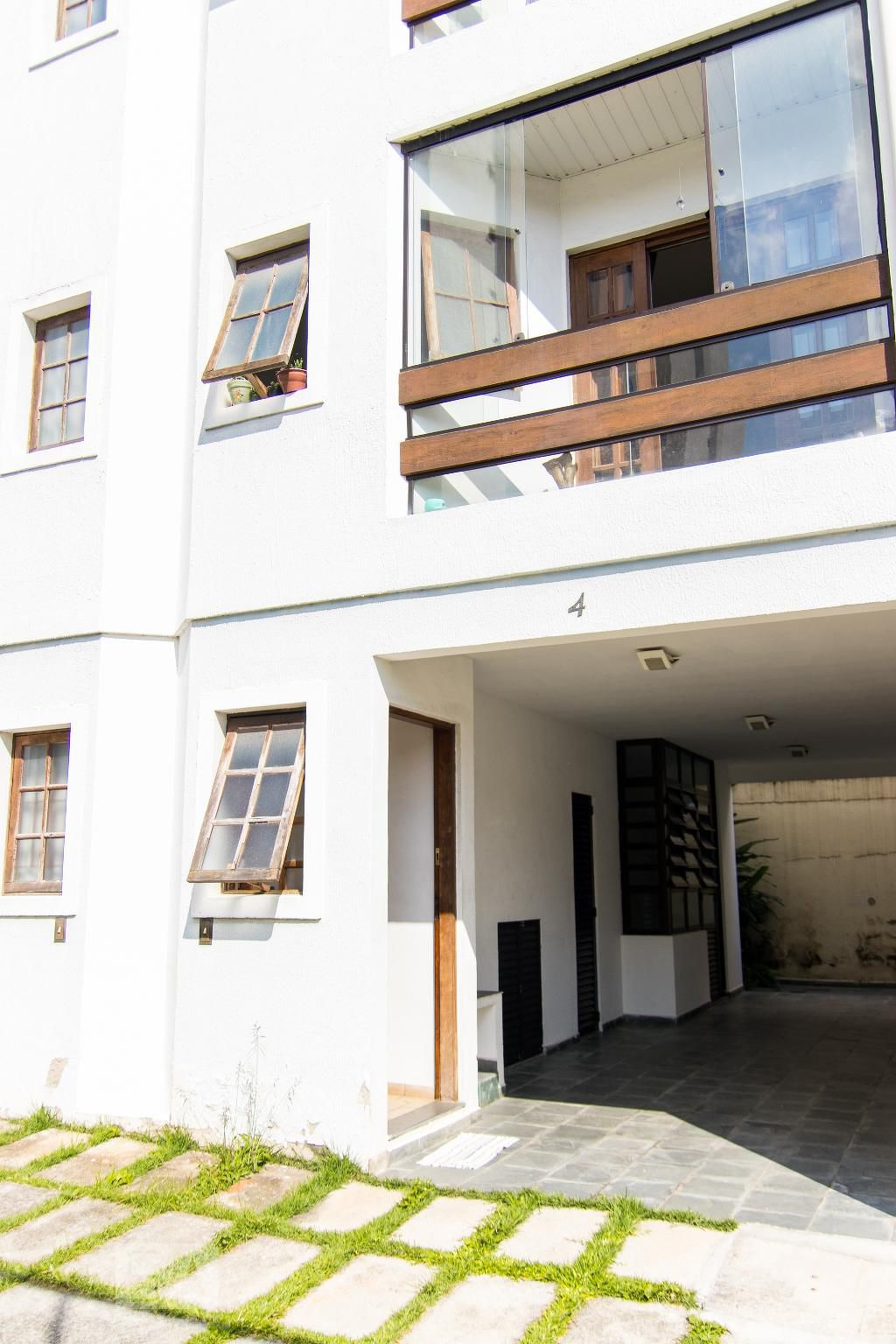 Fachada Condomínio em Rua Poconé, 100