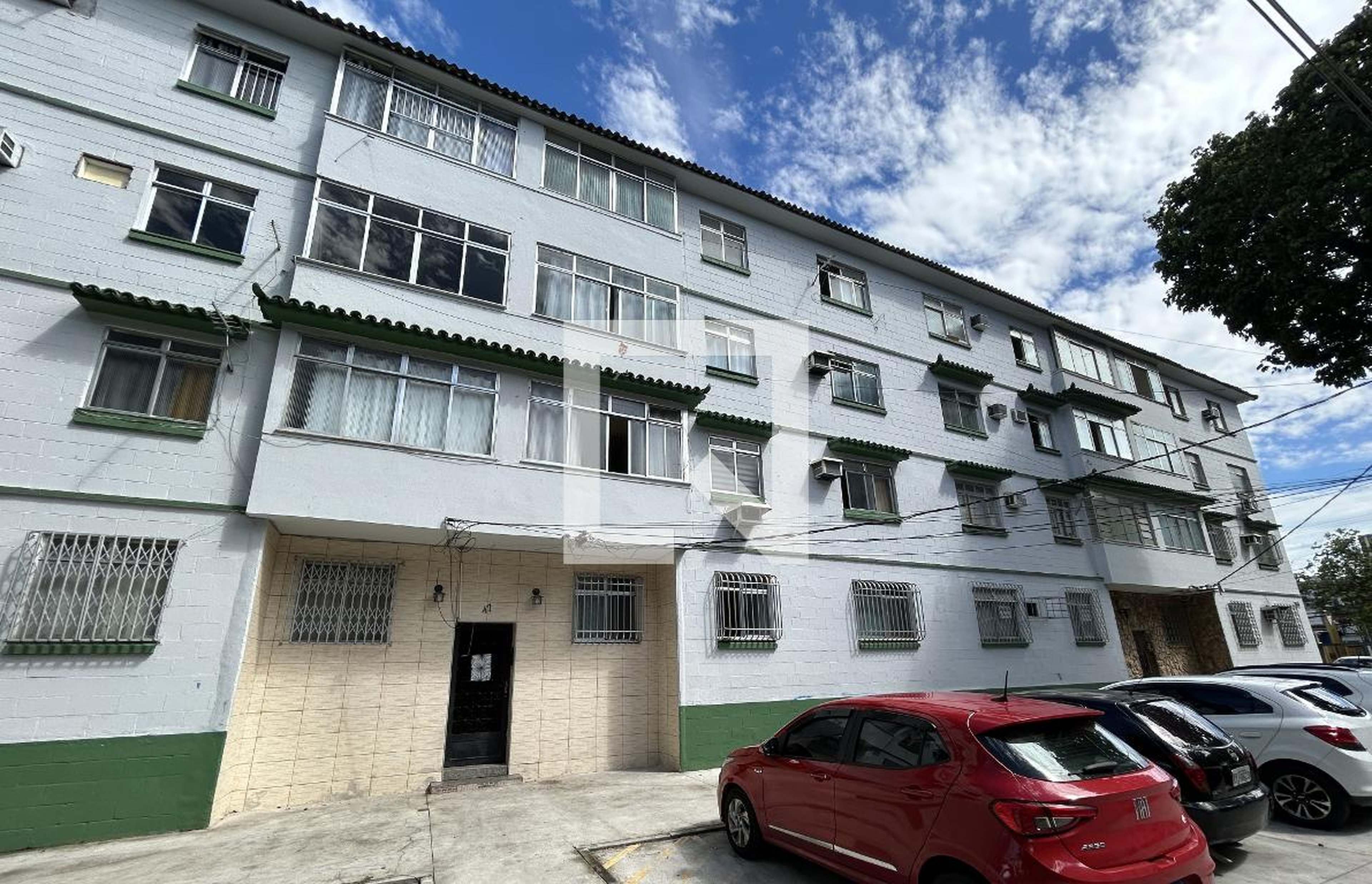 Fachada Condomínio em Rua Alberto Mendes Júnior, 47