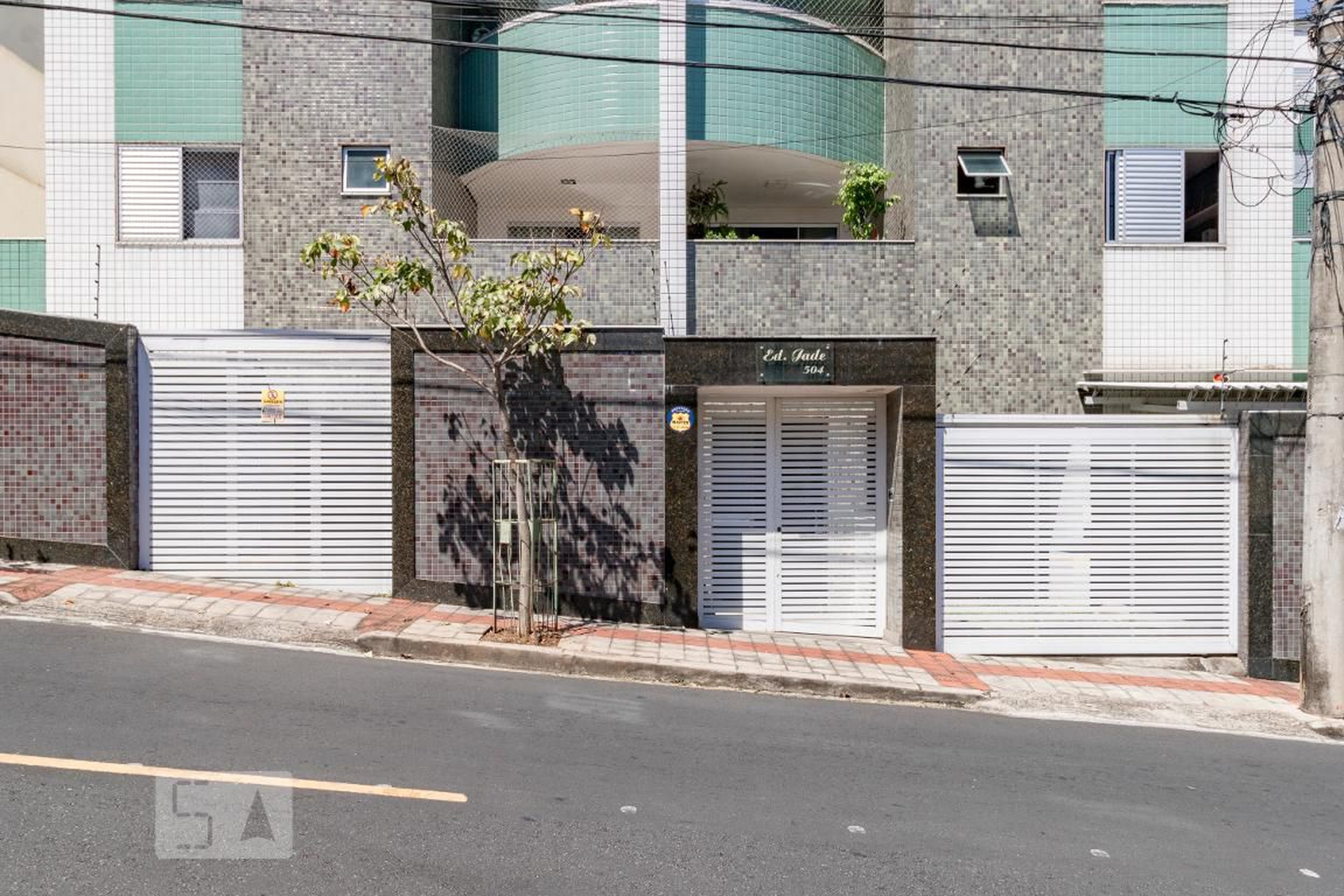 Fachada Condomínio em Rua Stela de Souza, 504