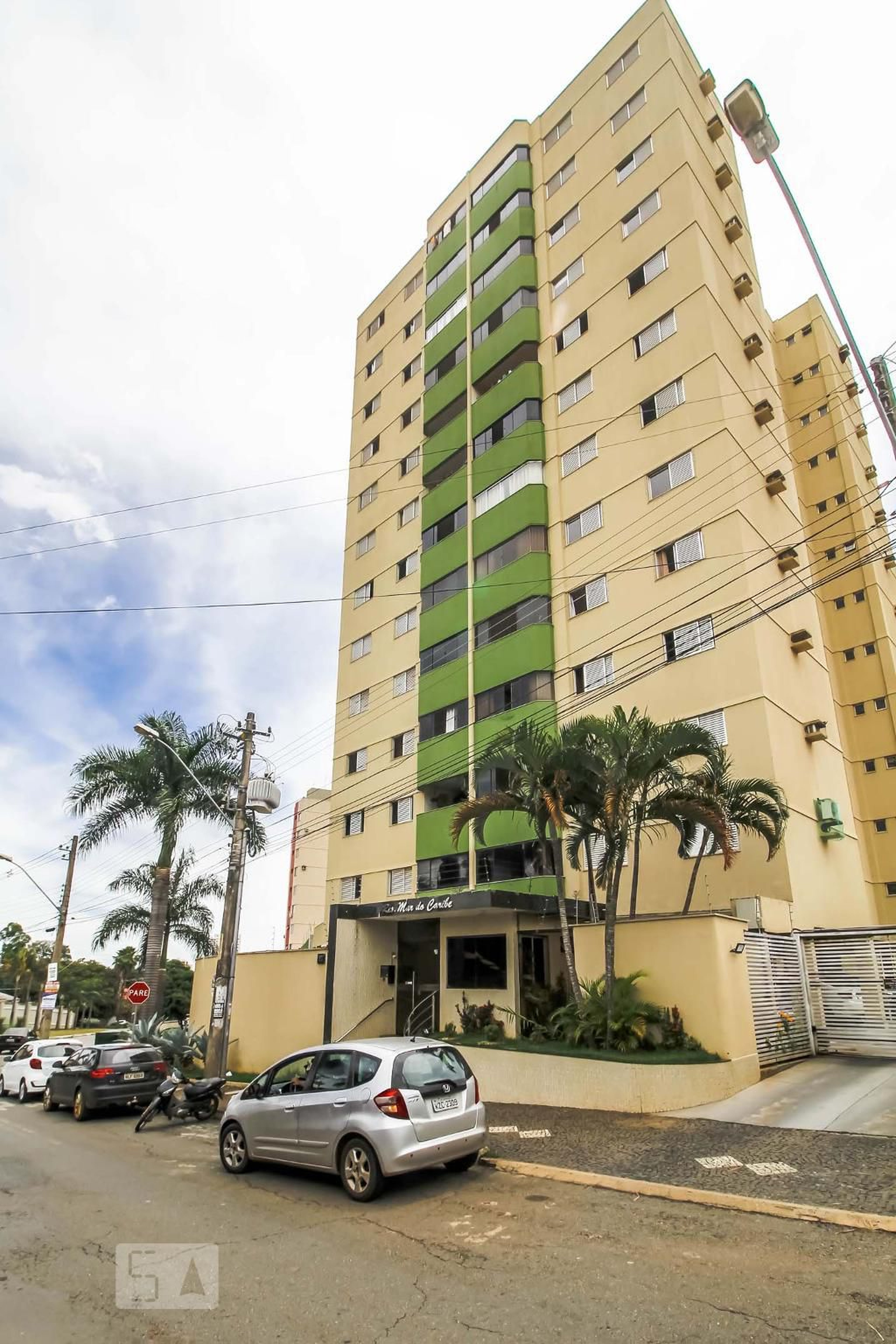 Fachada do Prédio Condomínio em Rua Marajó, 13