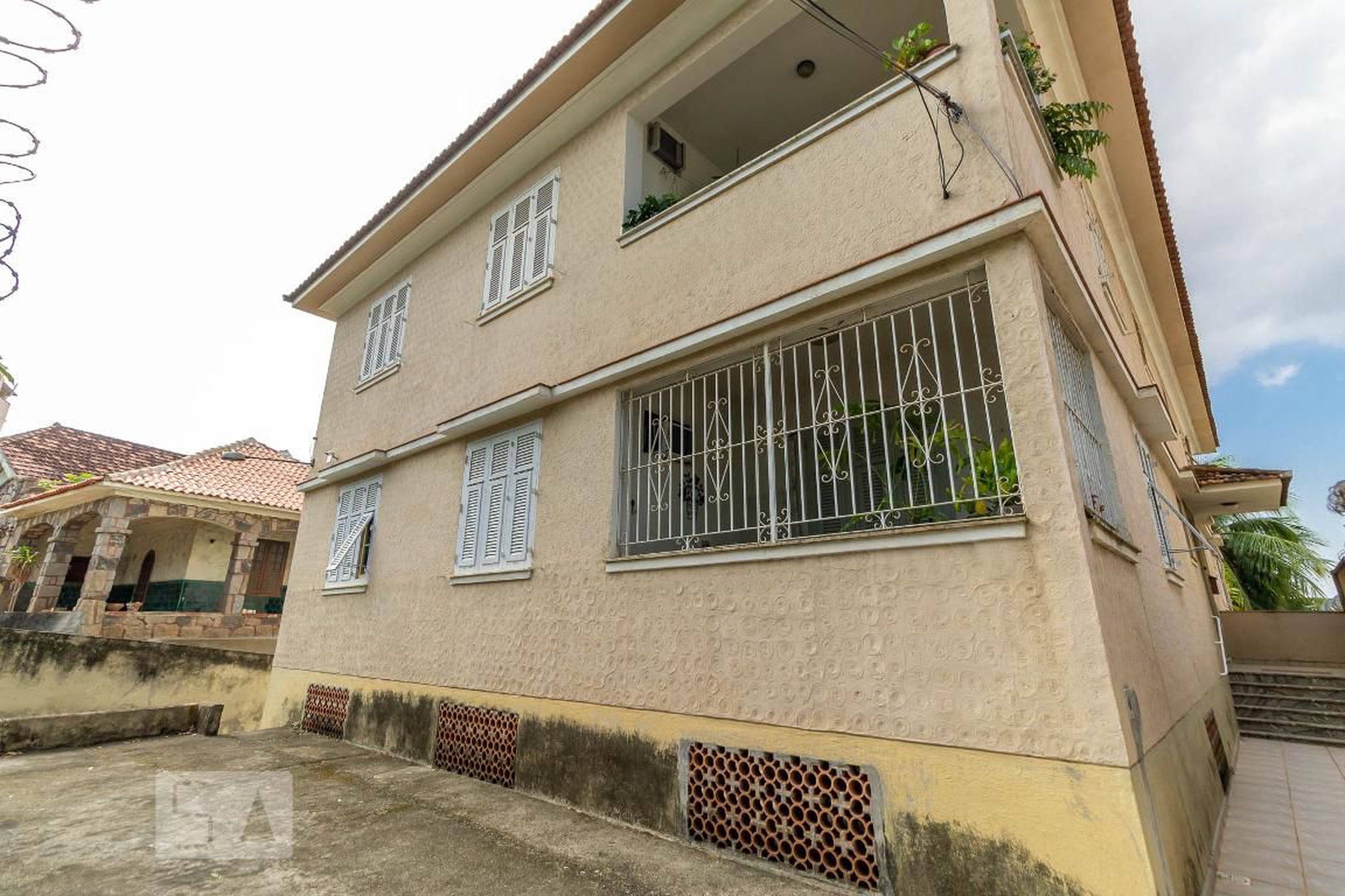 Fachada Condomínio em Rua Ferreira Cardoso, 37