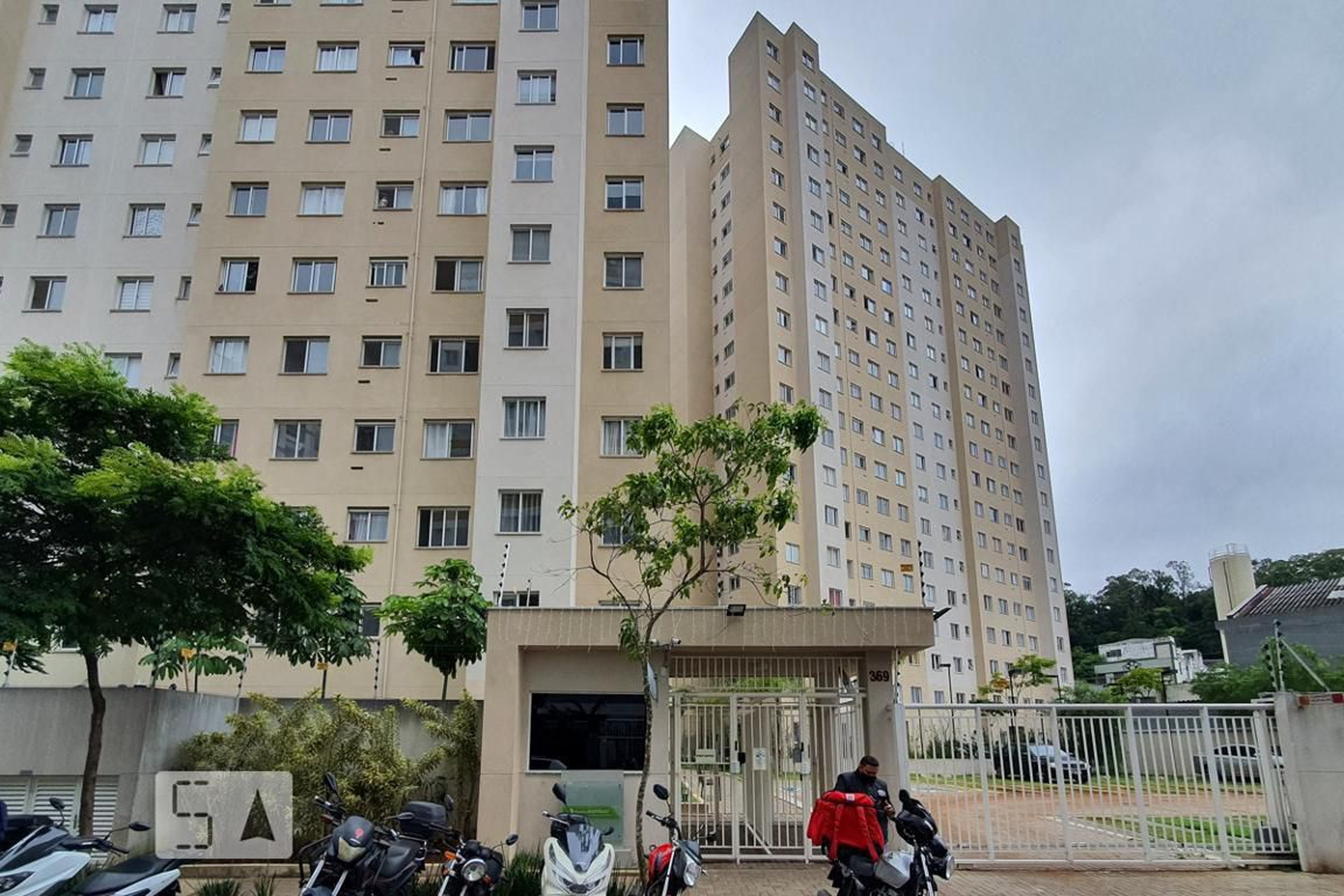 Fachada Condomínio em Rua Alexandrino da Silveira Bueno, 396