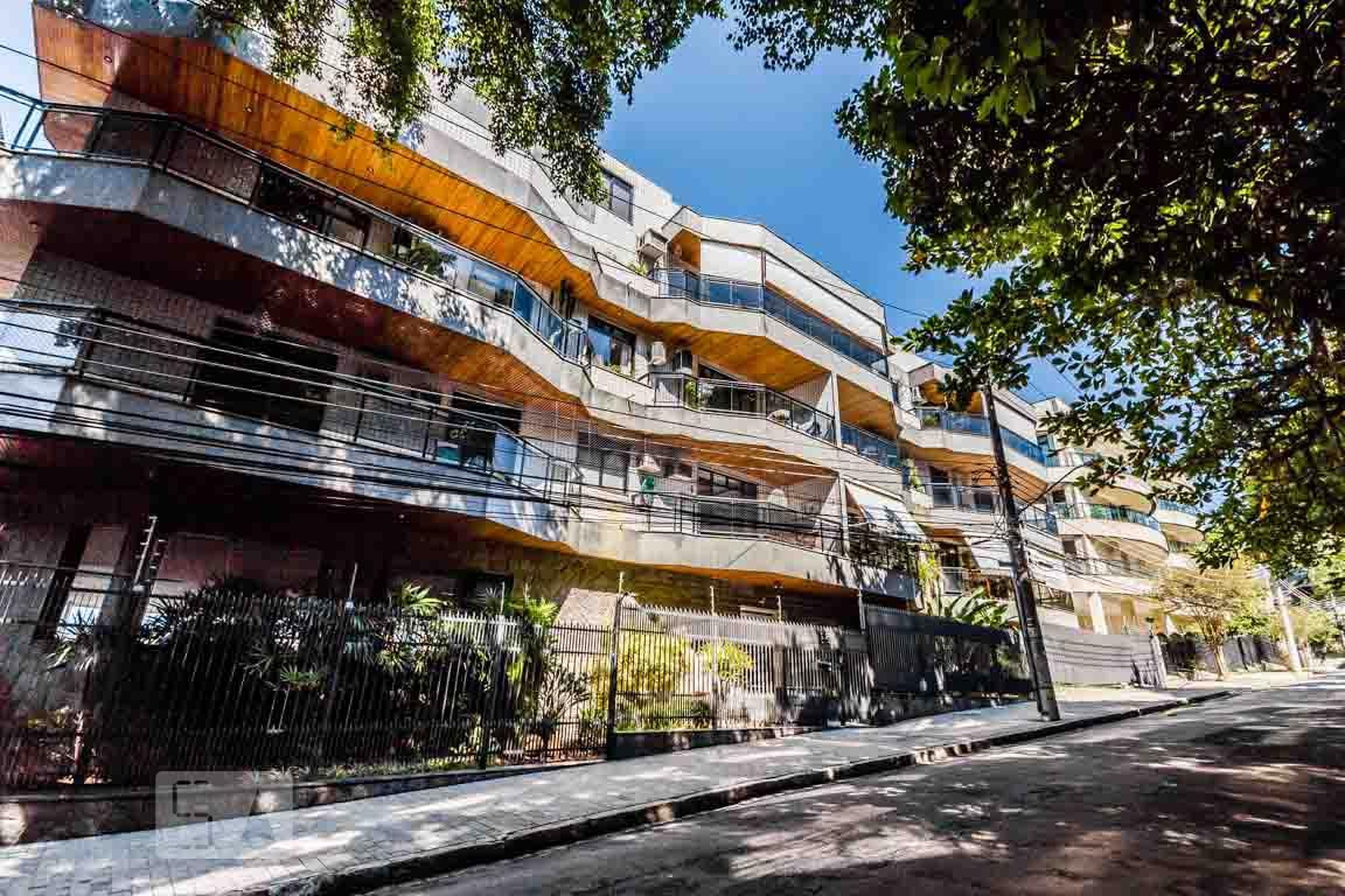 Fachada Condomínio em Rua Jaír Ramos, 40