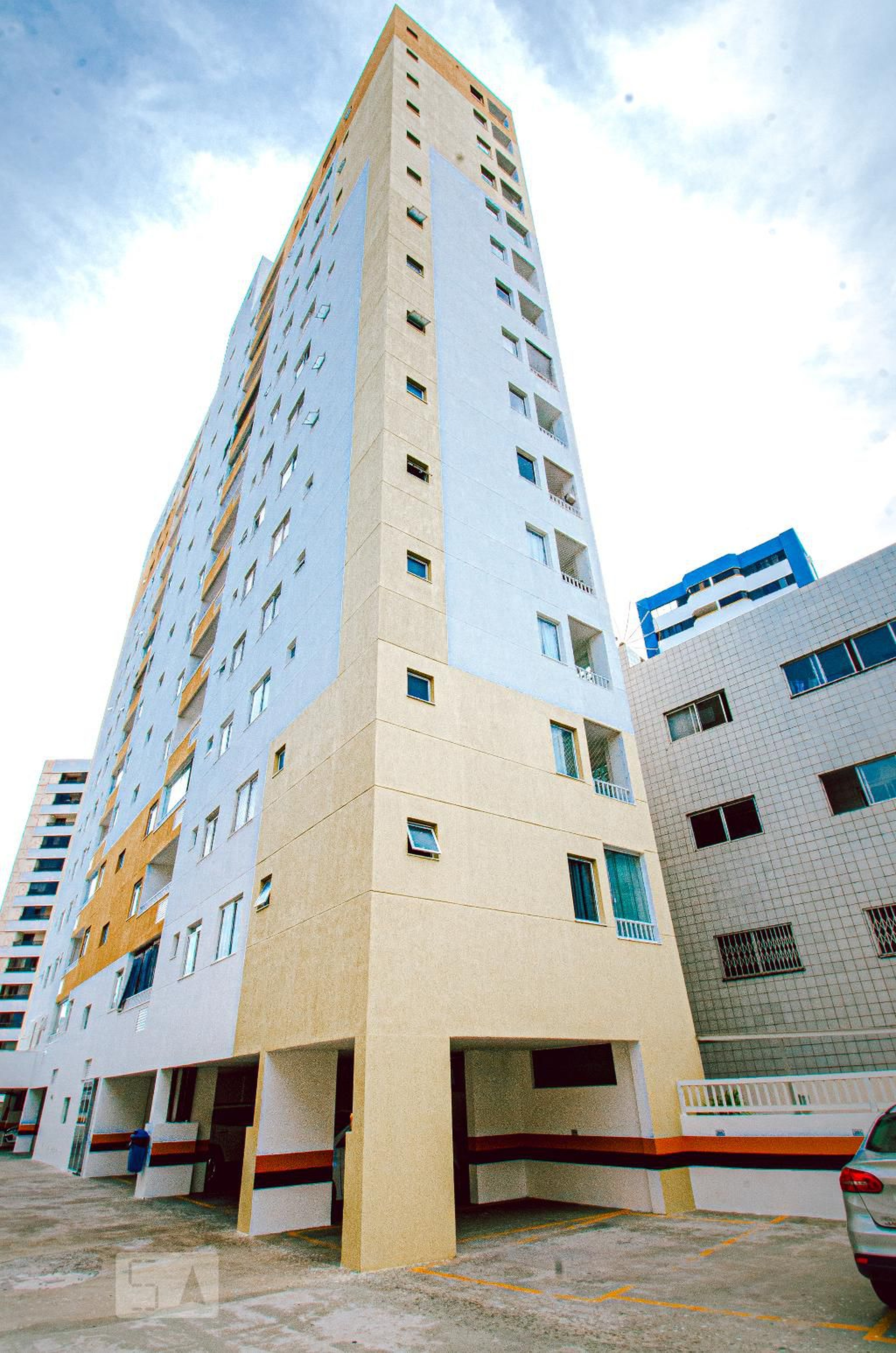 Fachada do Condomínio Condomínio em Avenida Cardeal da Silva, 311