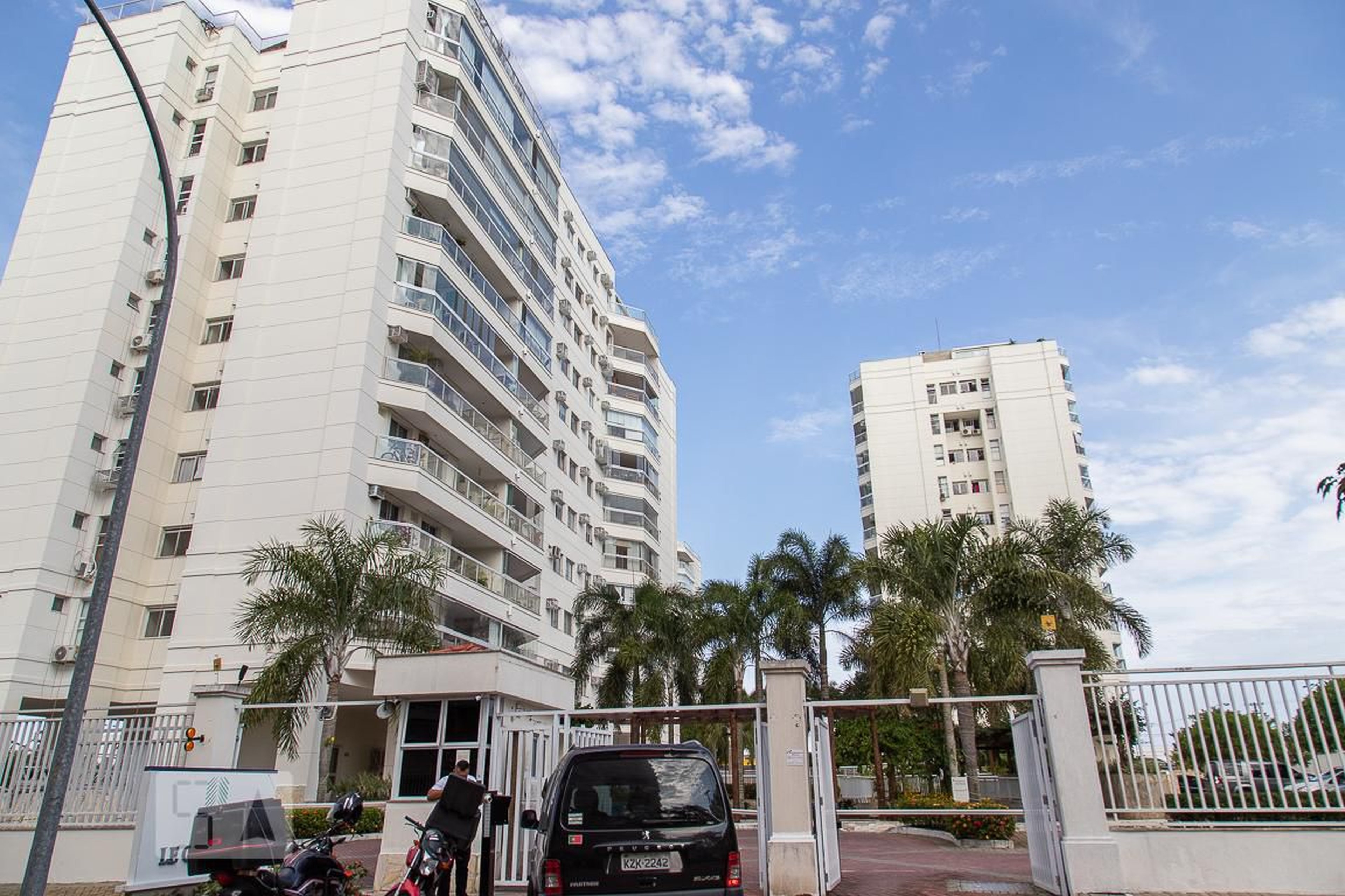 Fachada do condomínio Condomínio LE Quartier Residences