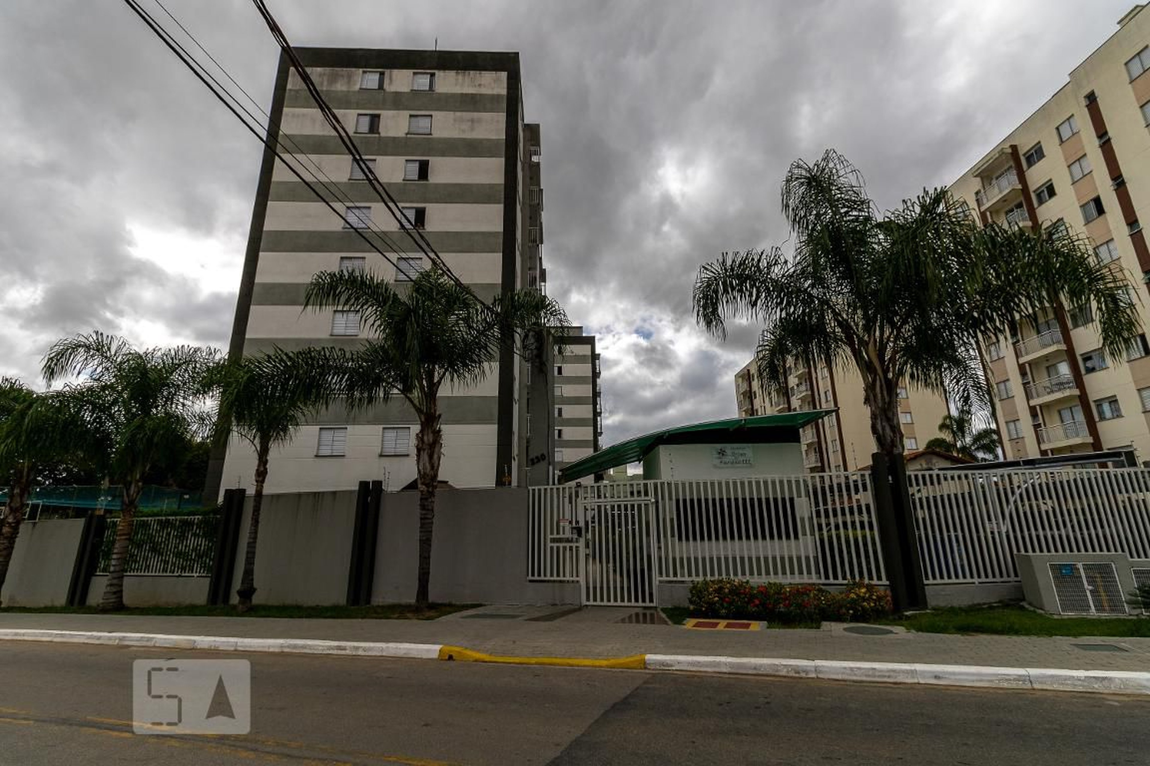 Fachada do Condomínio Edifício Mediterrane