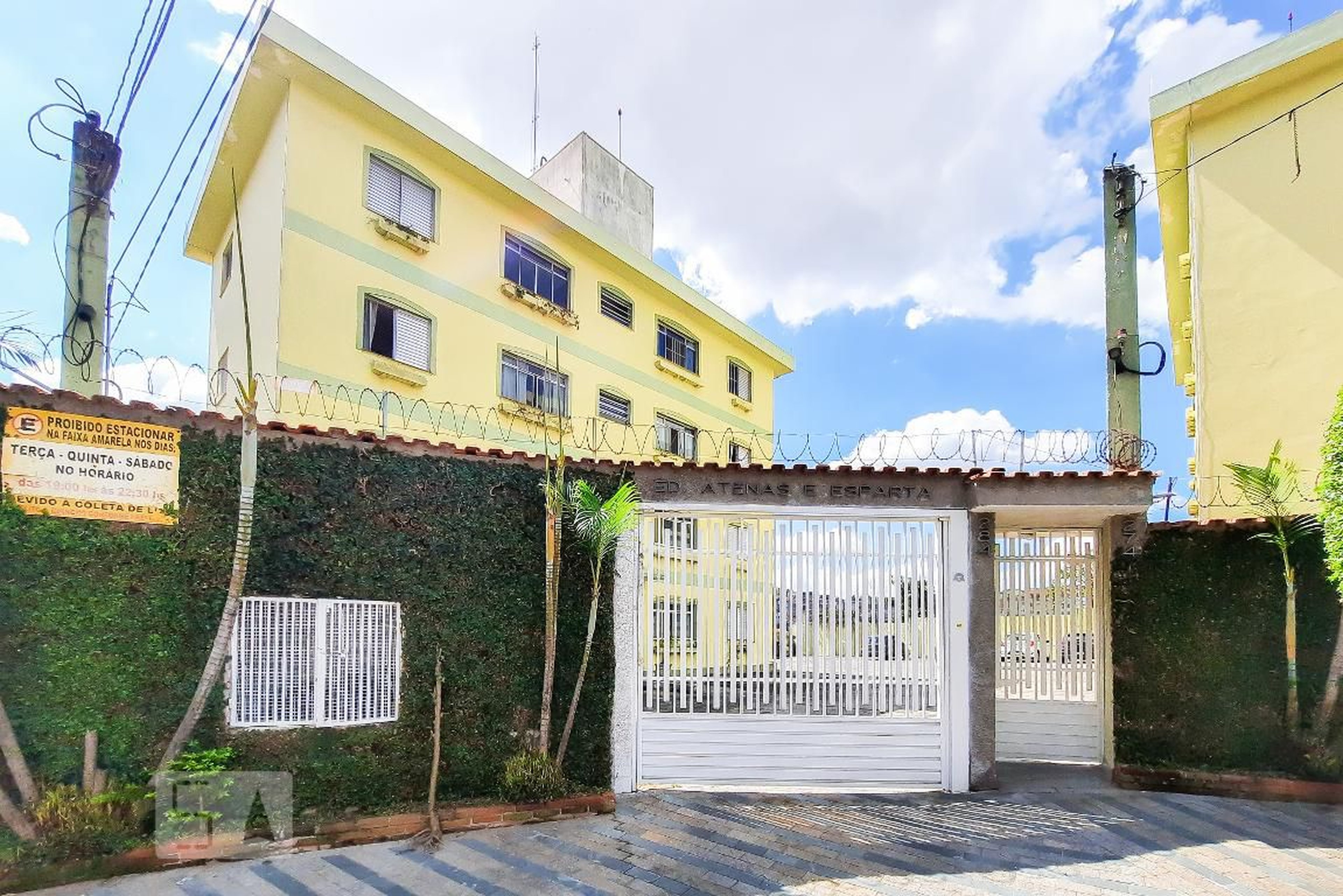 Fachada do Condomínio Condomínio em Rua Senador Francisco de Menezes Pímentel, 274