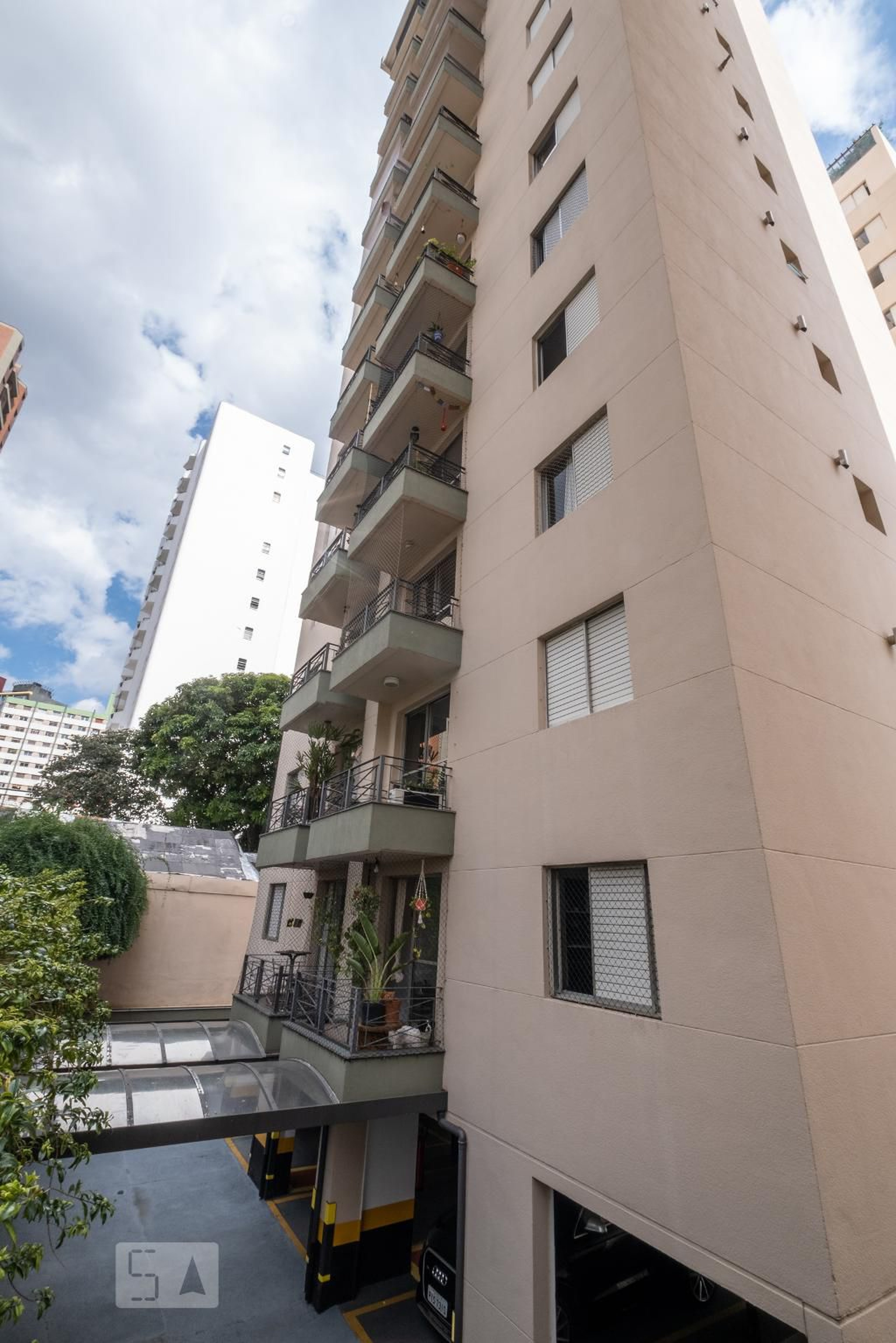 Fachada Condomínio em Rua Cônego Eugênio Leite, 1066