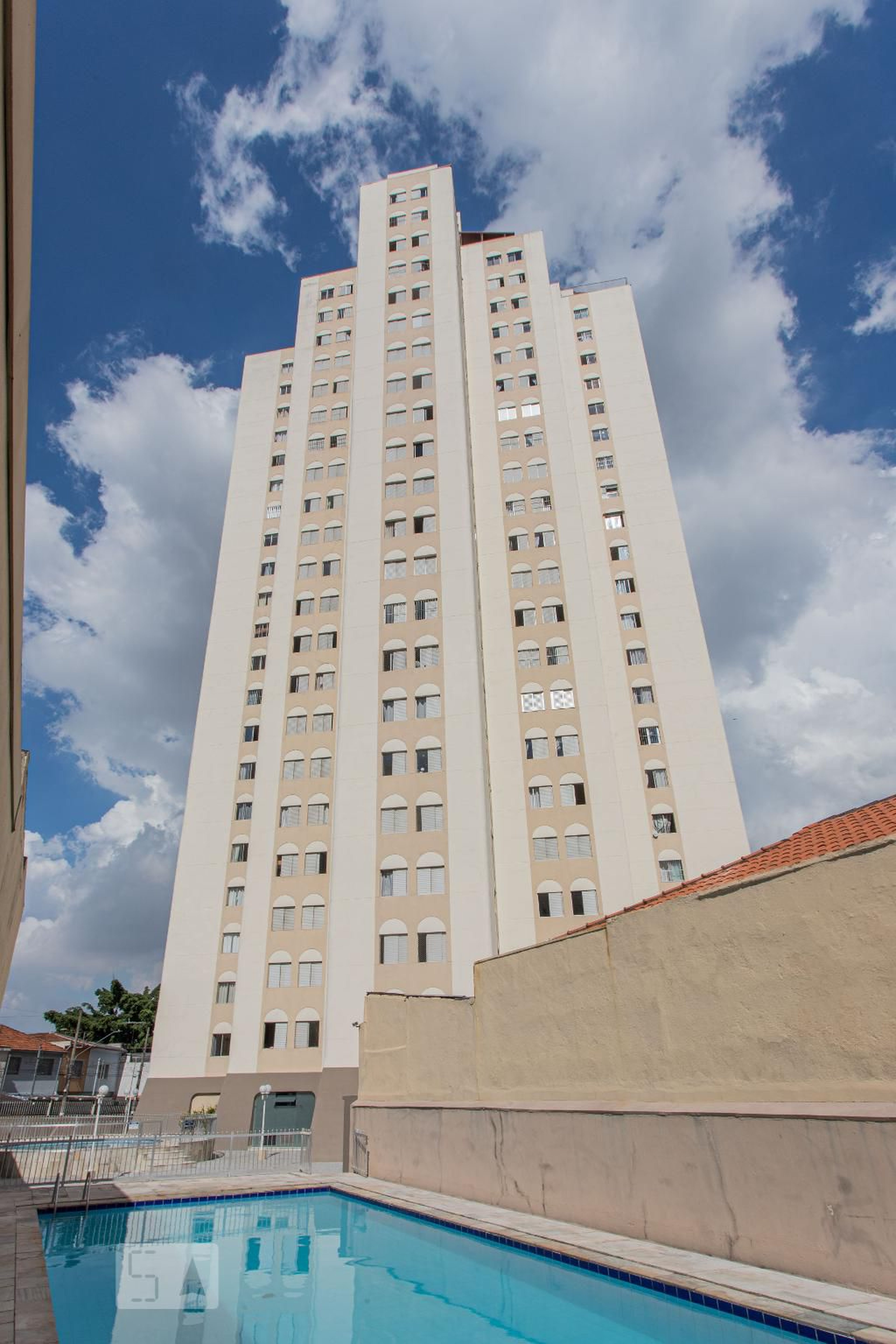 Fachada Condomínio em Rua Peixoto de Melo Filho, 221