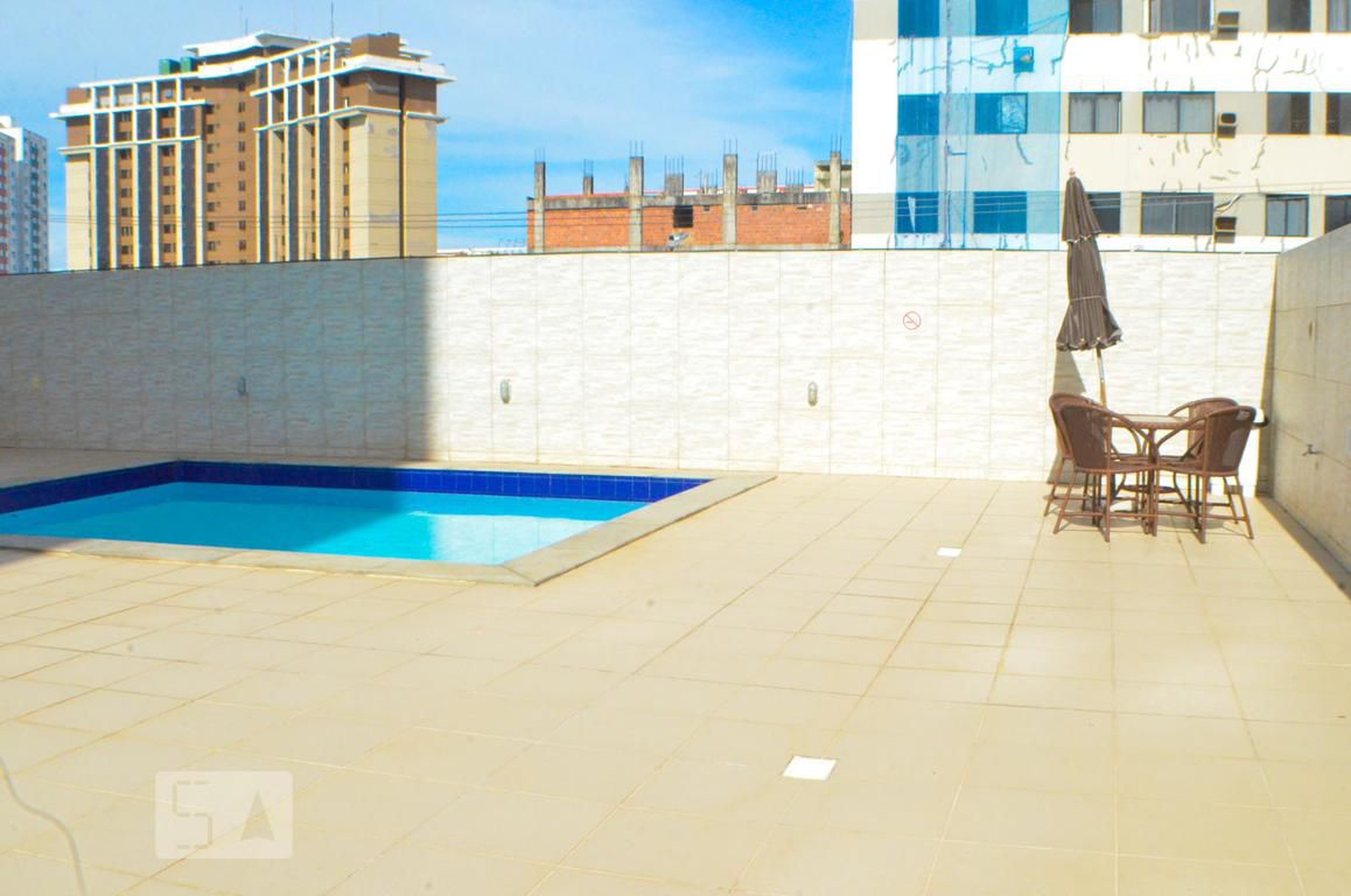 Piscina - Edifício Lagoa Dourada