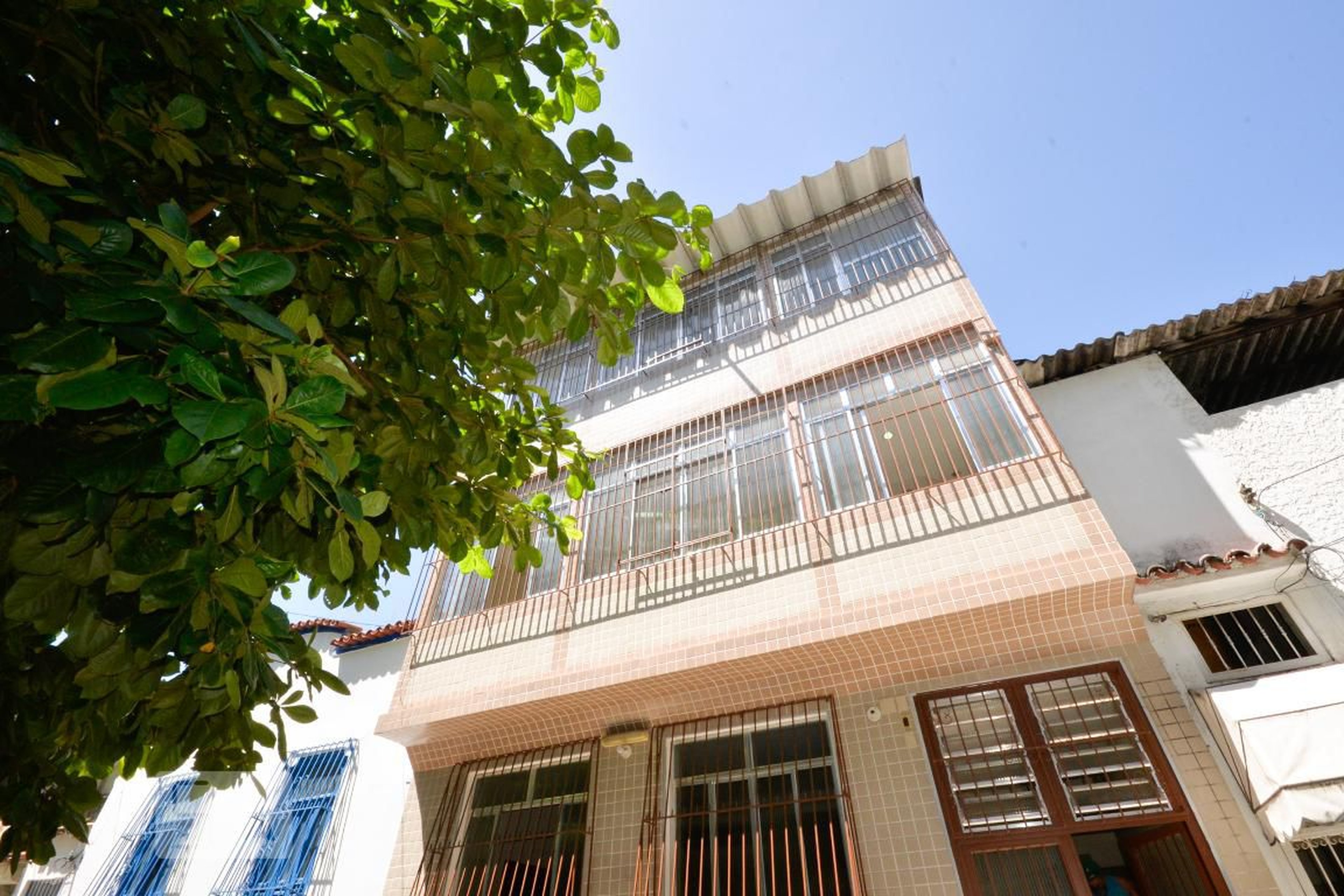 Fachada Condomínio em Rua Senador Furtado, 109