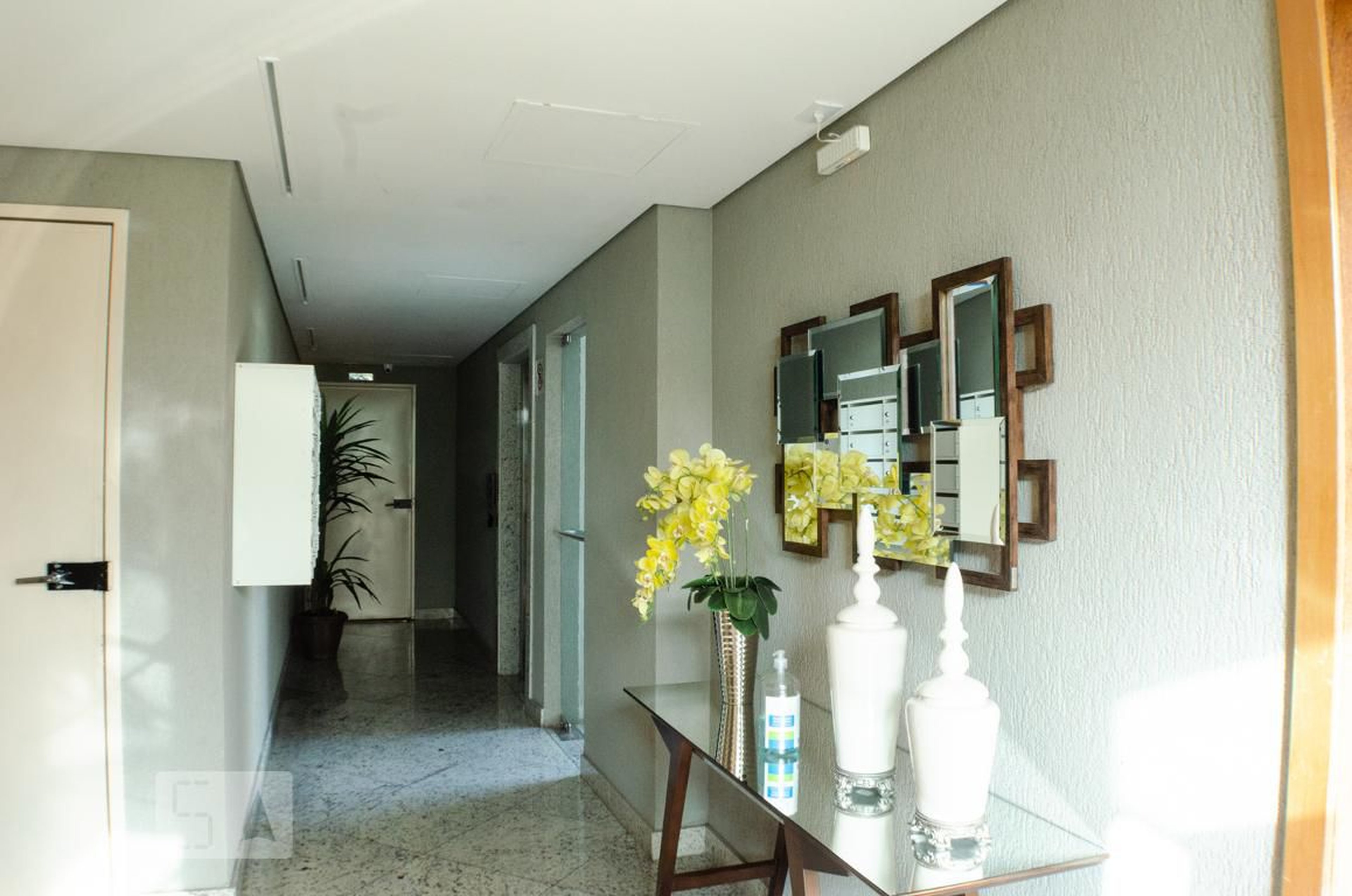 Hall de Entrada - Ed Mirante Oeste