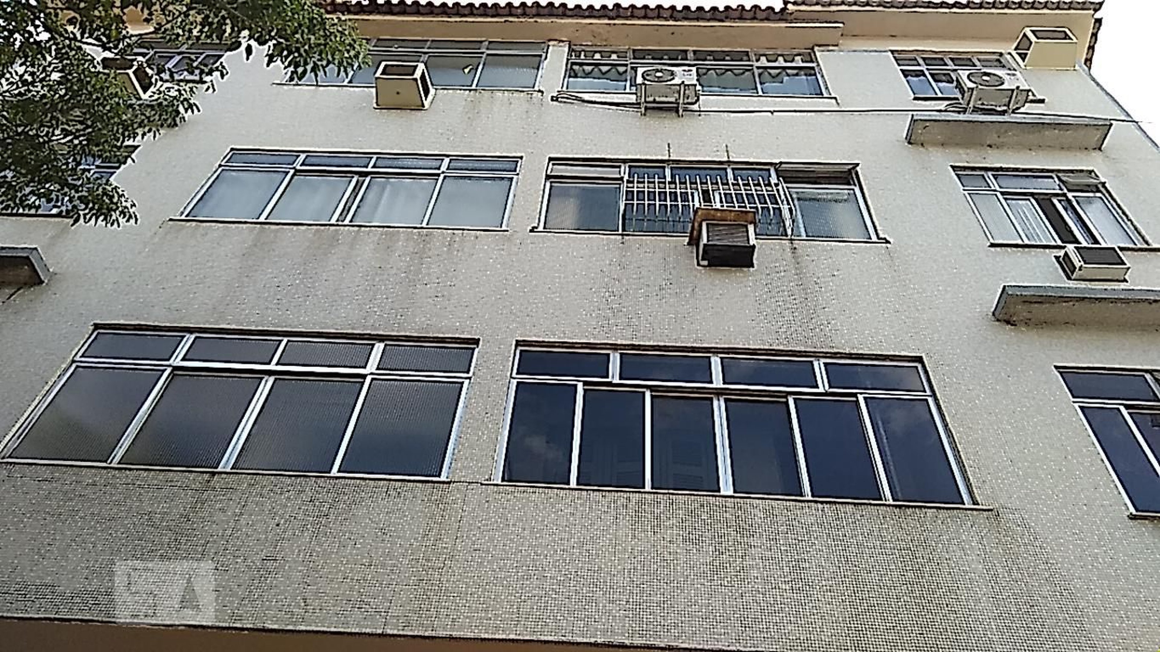 Fachada Condomínio em Rua Daniel Carneiro, 190