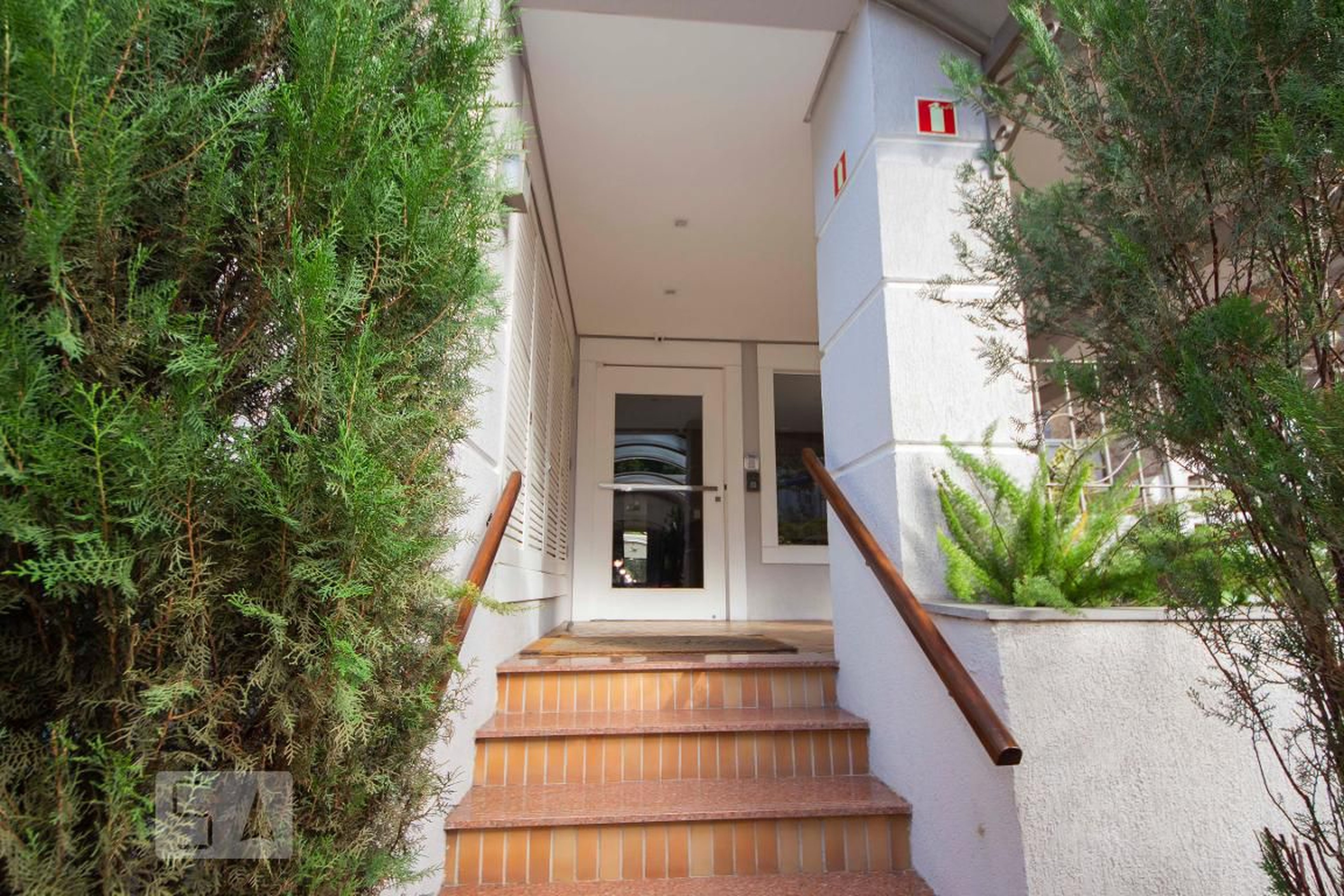 Fachada do Condomínio Condomínio em Rua Dona Leonor, 66