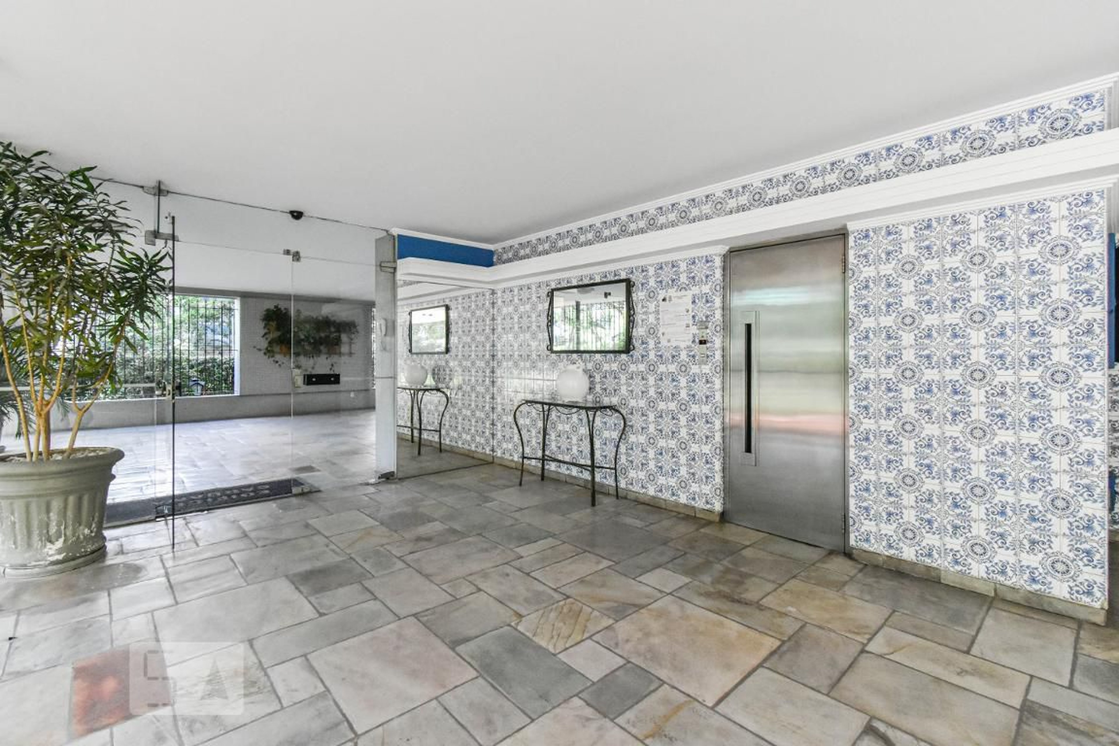 Hall Entrada - Caruana