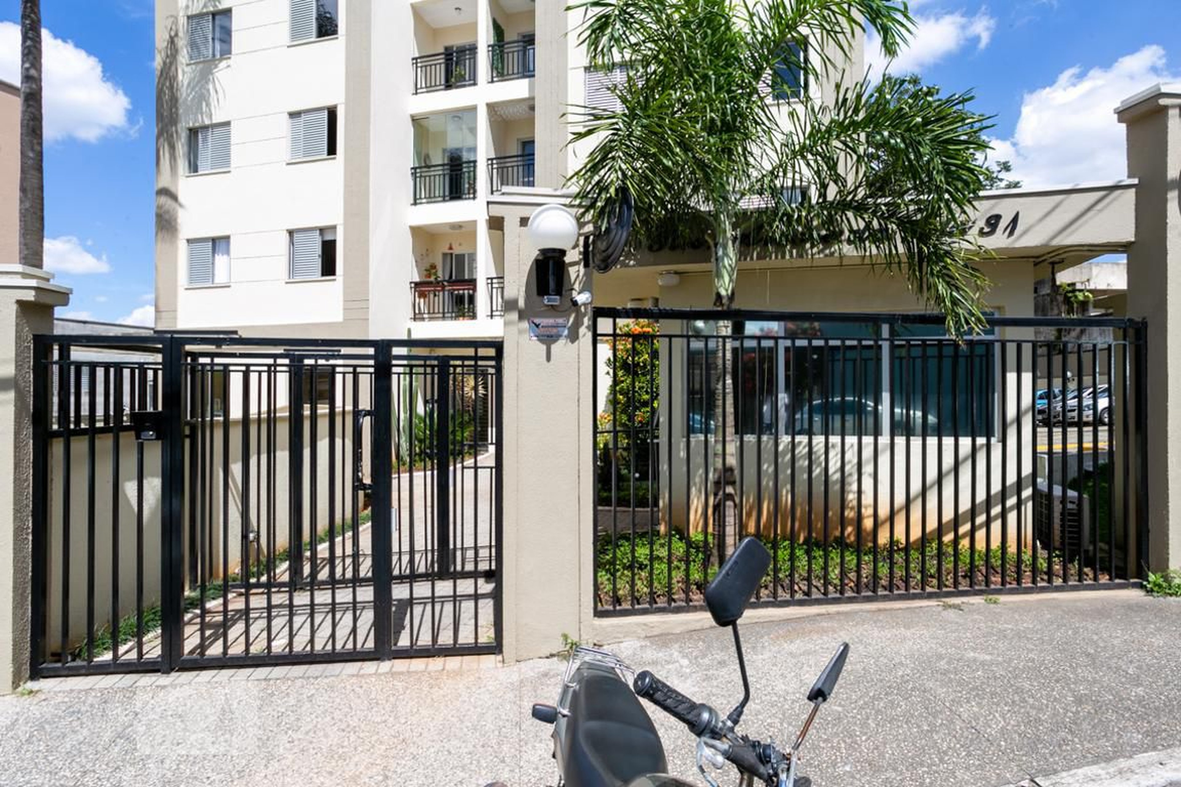 Fachada do condomínio Edifício Árvore Vila