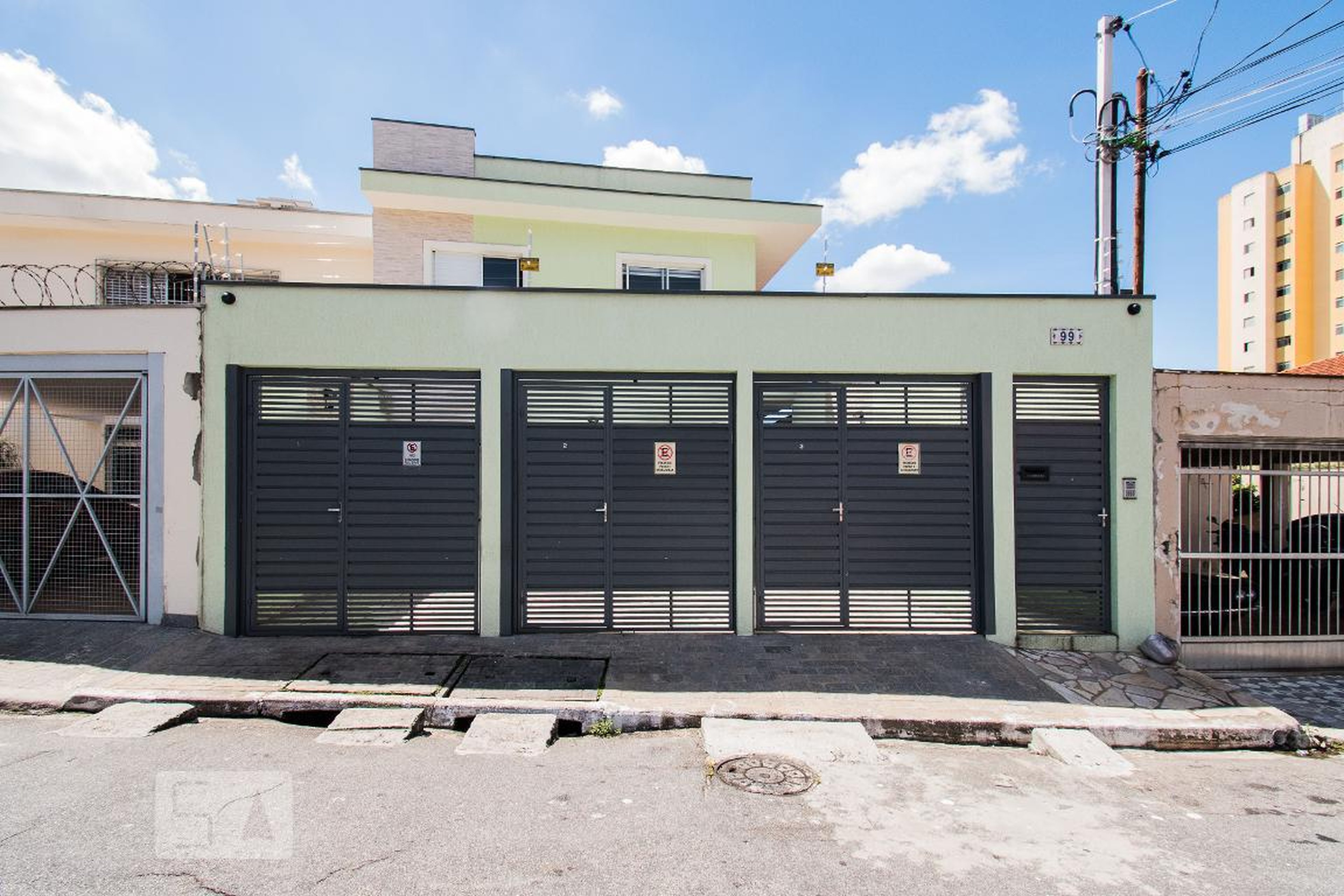 Fachada Condomínio em Rua Doutor Leite Pereira, 99