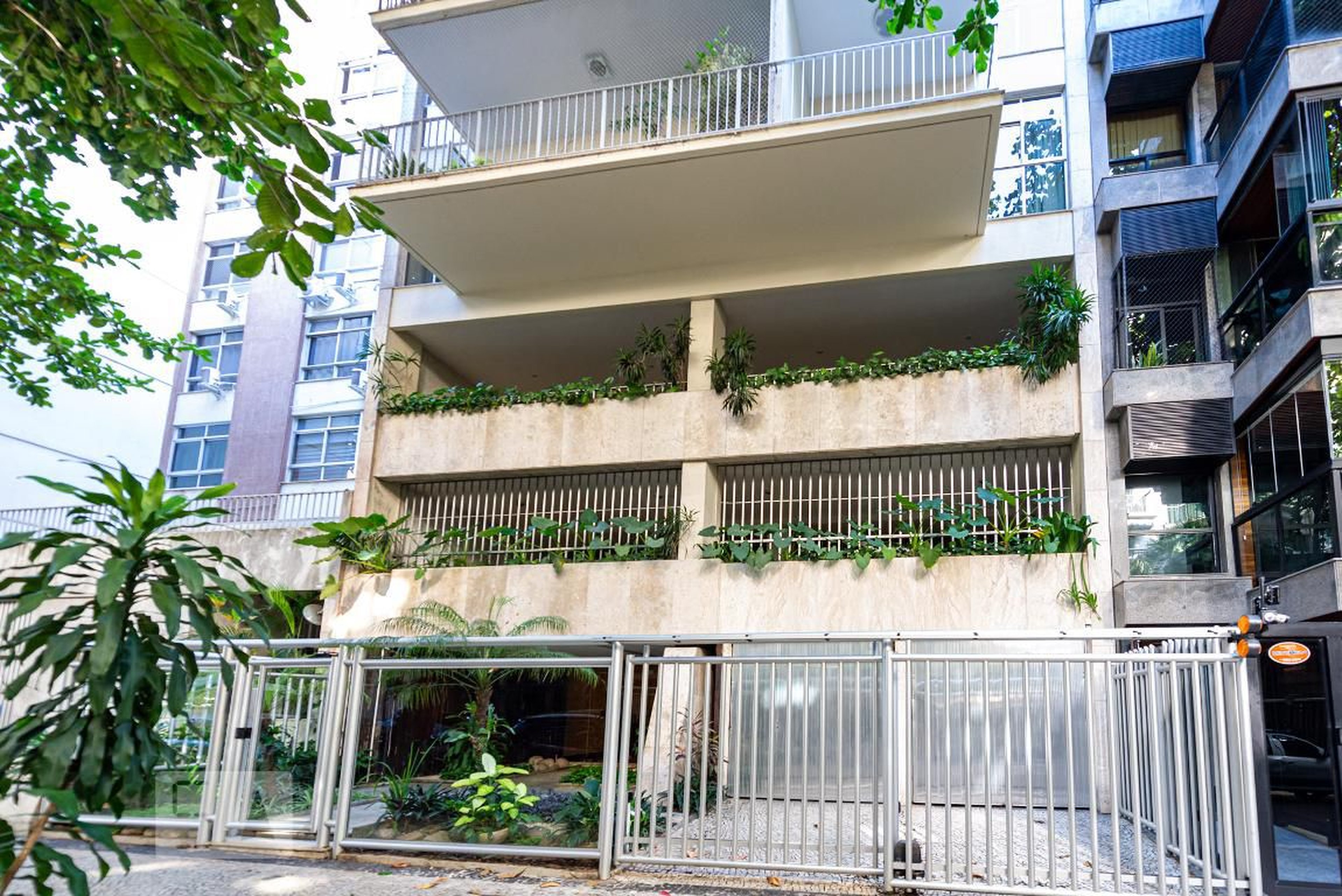 Fachada Edifício Jardim do Leblon