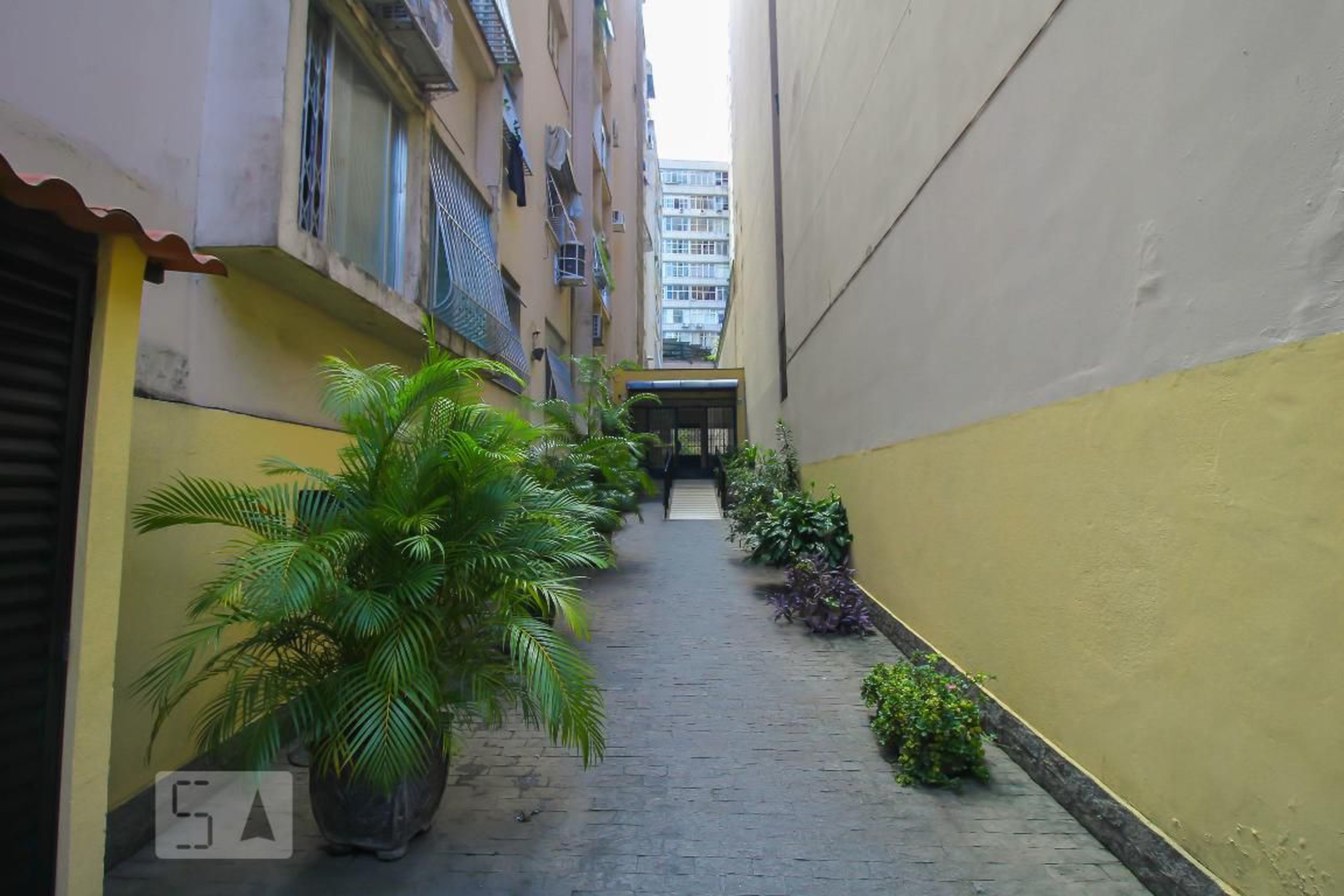 Entrada do Prédio - Caiary