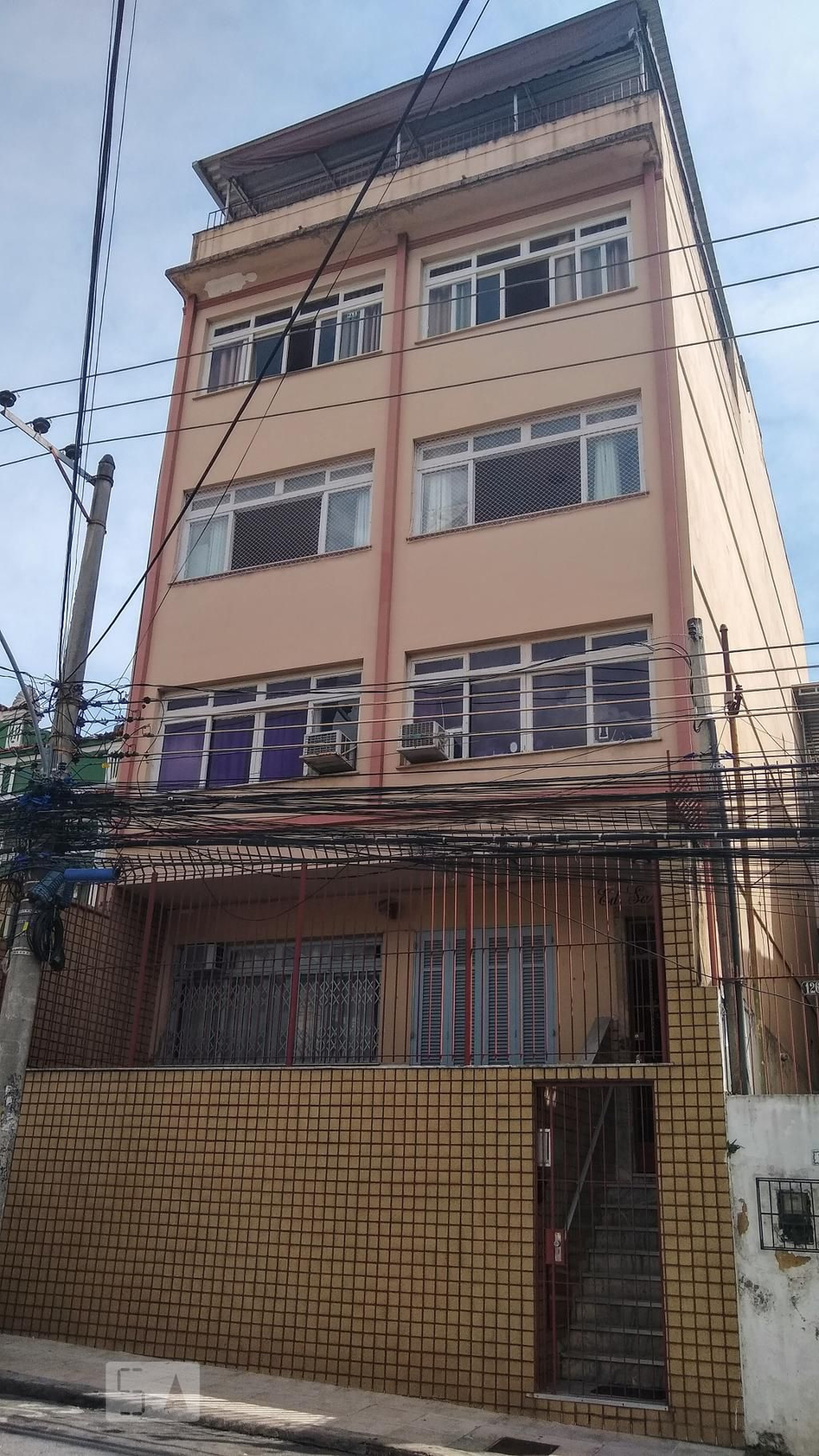 fachada do prédio Condomínio em Rua Chaves Faria, 134