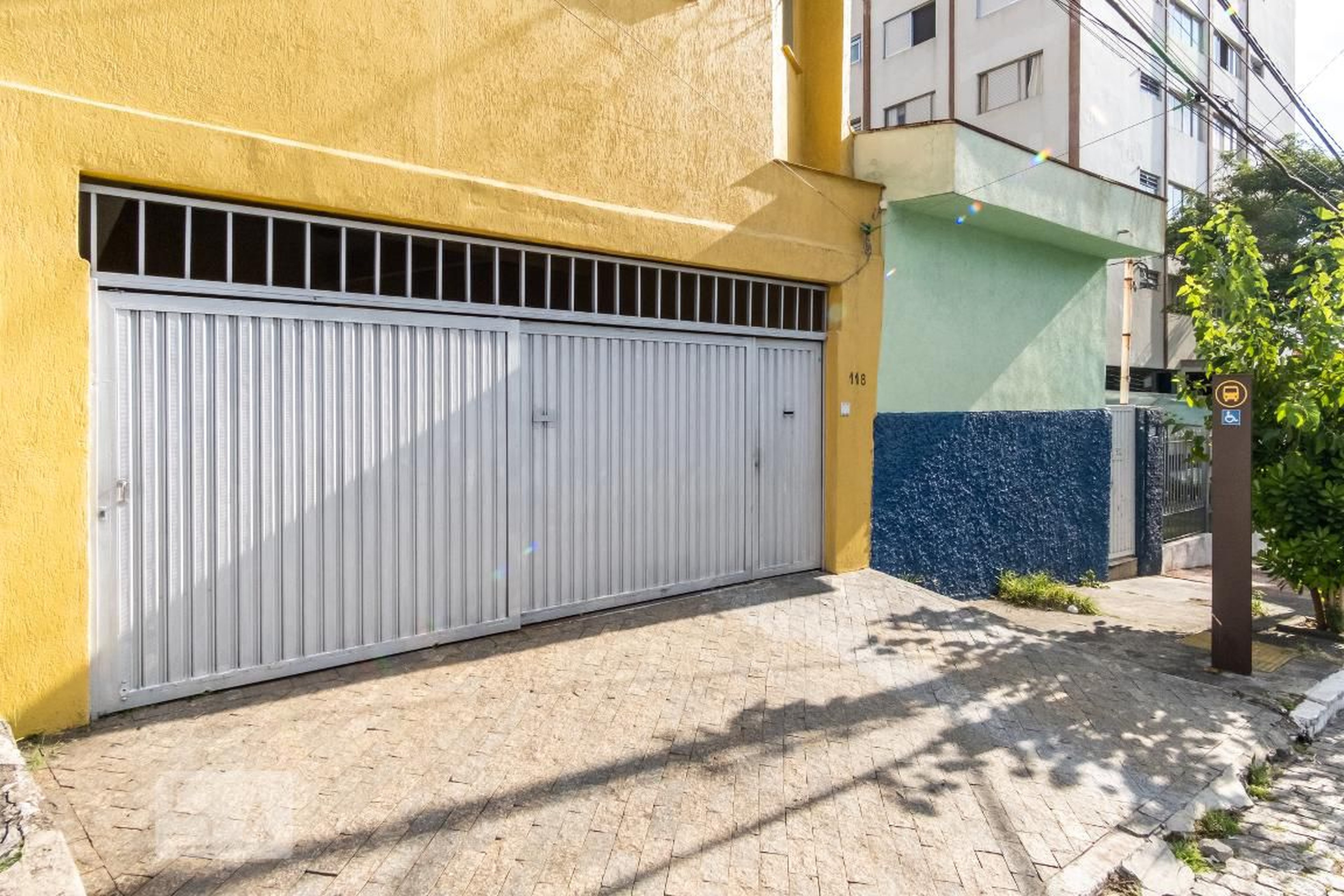 Fachada Condomínio em Rua Silva Coutinho, 118