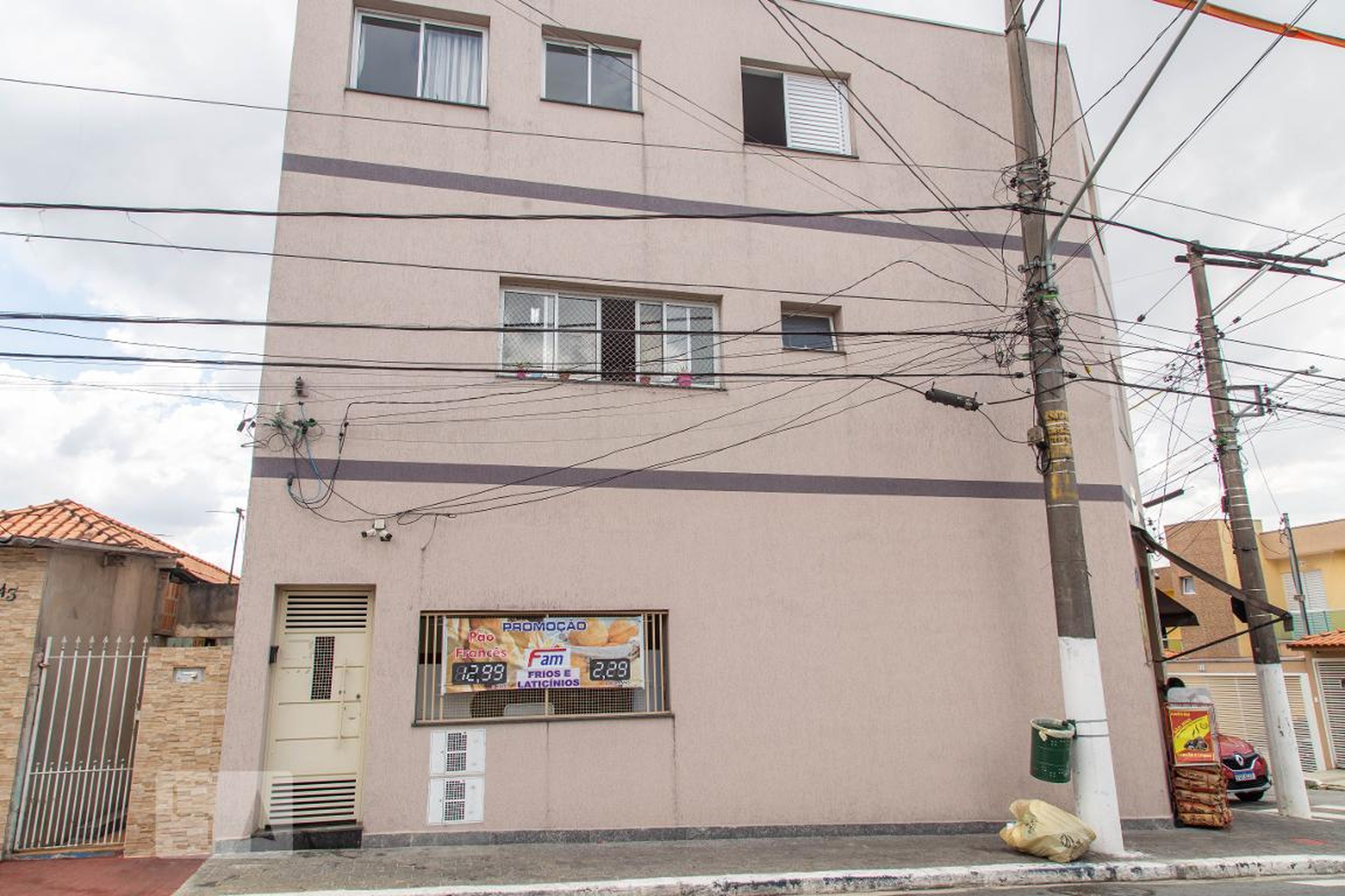 Fachada Condomínio em Rua das Heras, 1051