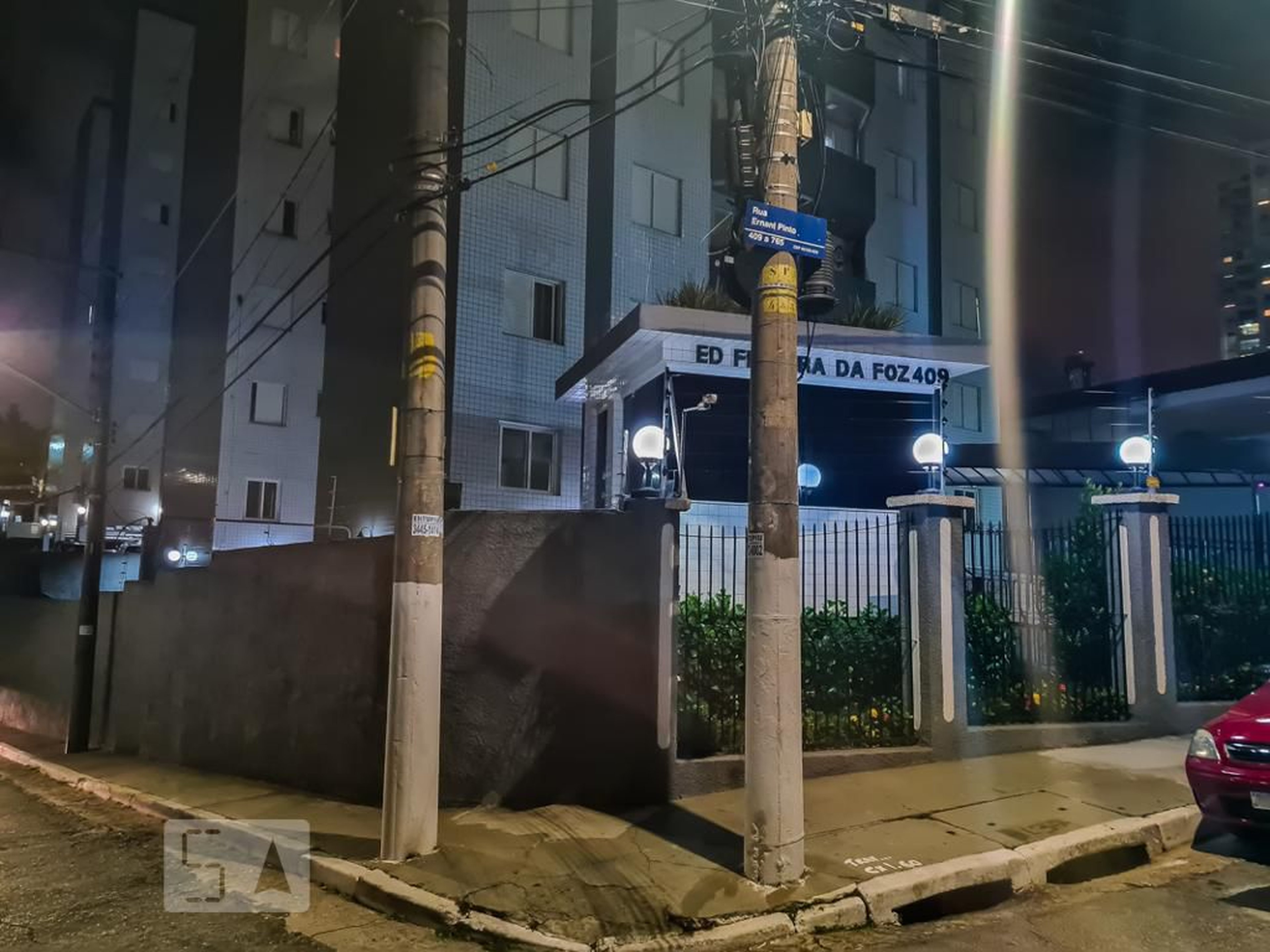 Fachada Condomínio em Rua Ernani Pinto, 419