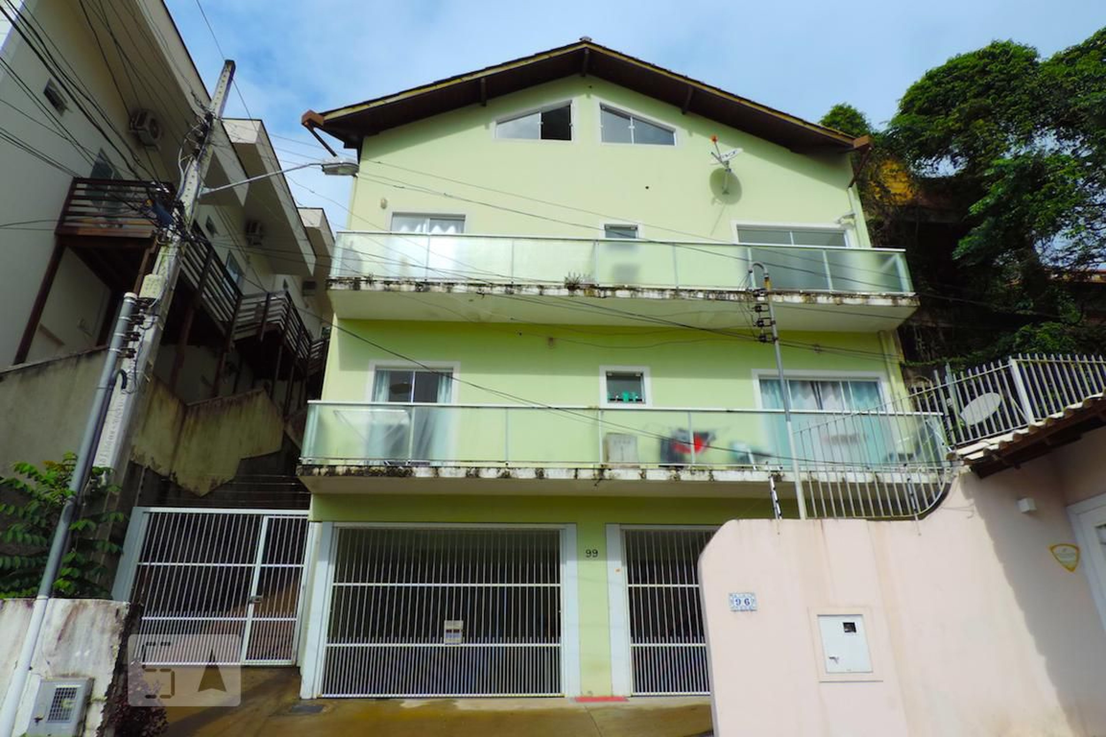 Fachada Condomínio em Rua Hermógenes Manoel Santos, 99