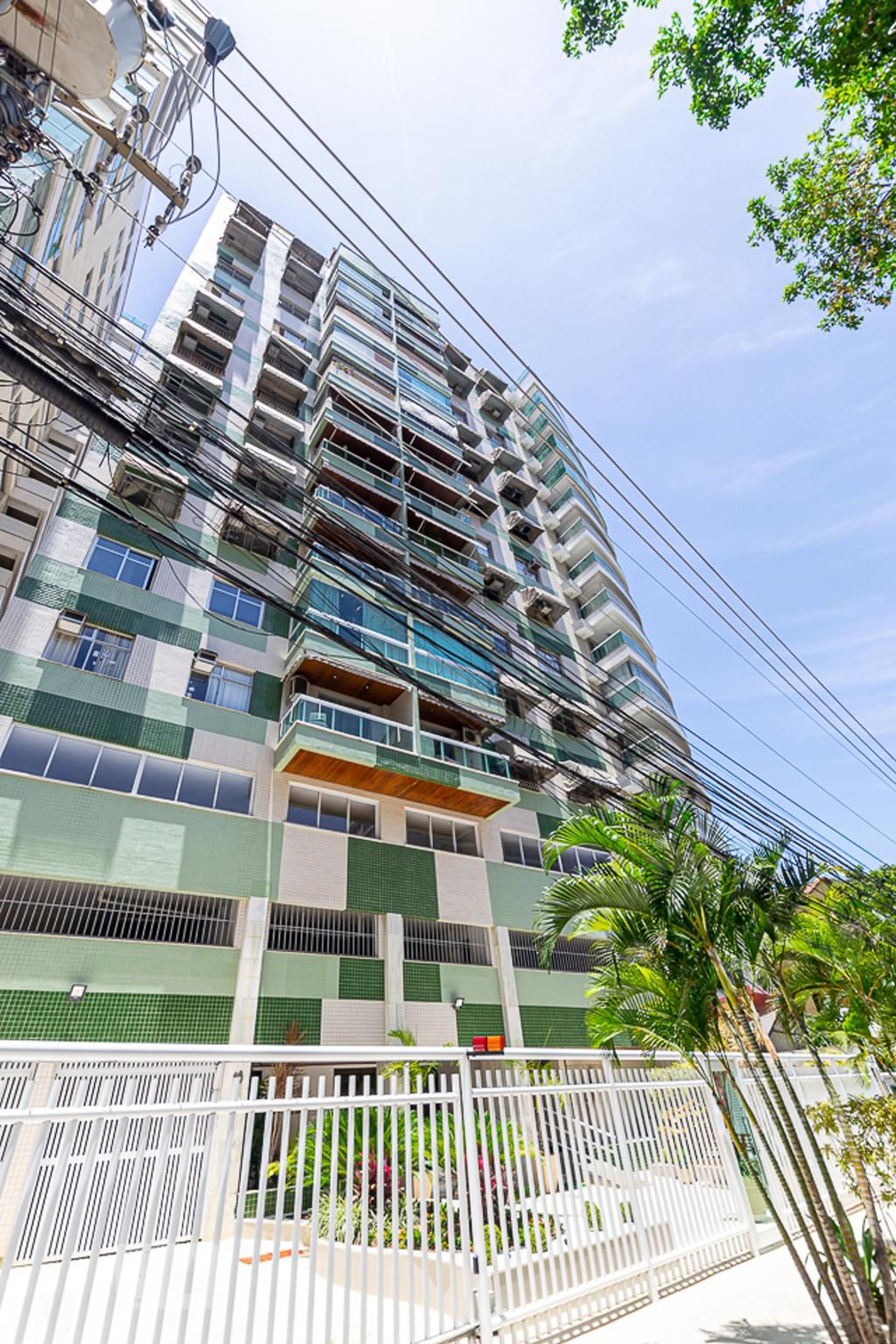 Fachada do Prédio Condomínio Tour de Versailles