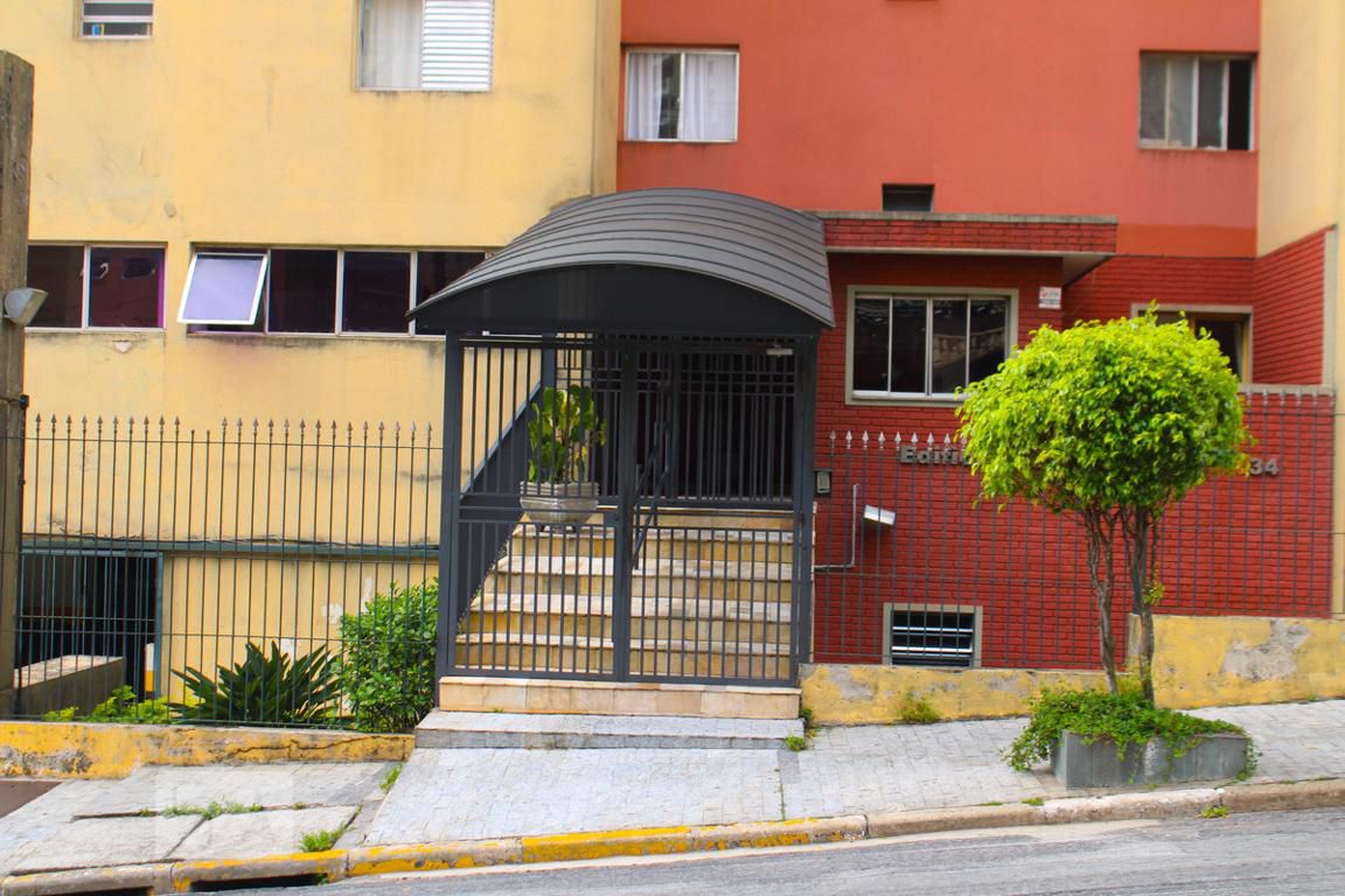 Fachada do Condomínio Condomínio Cinco Irmãos