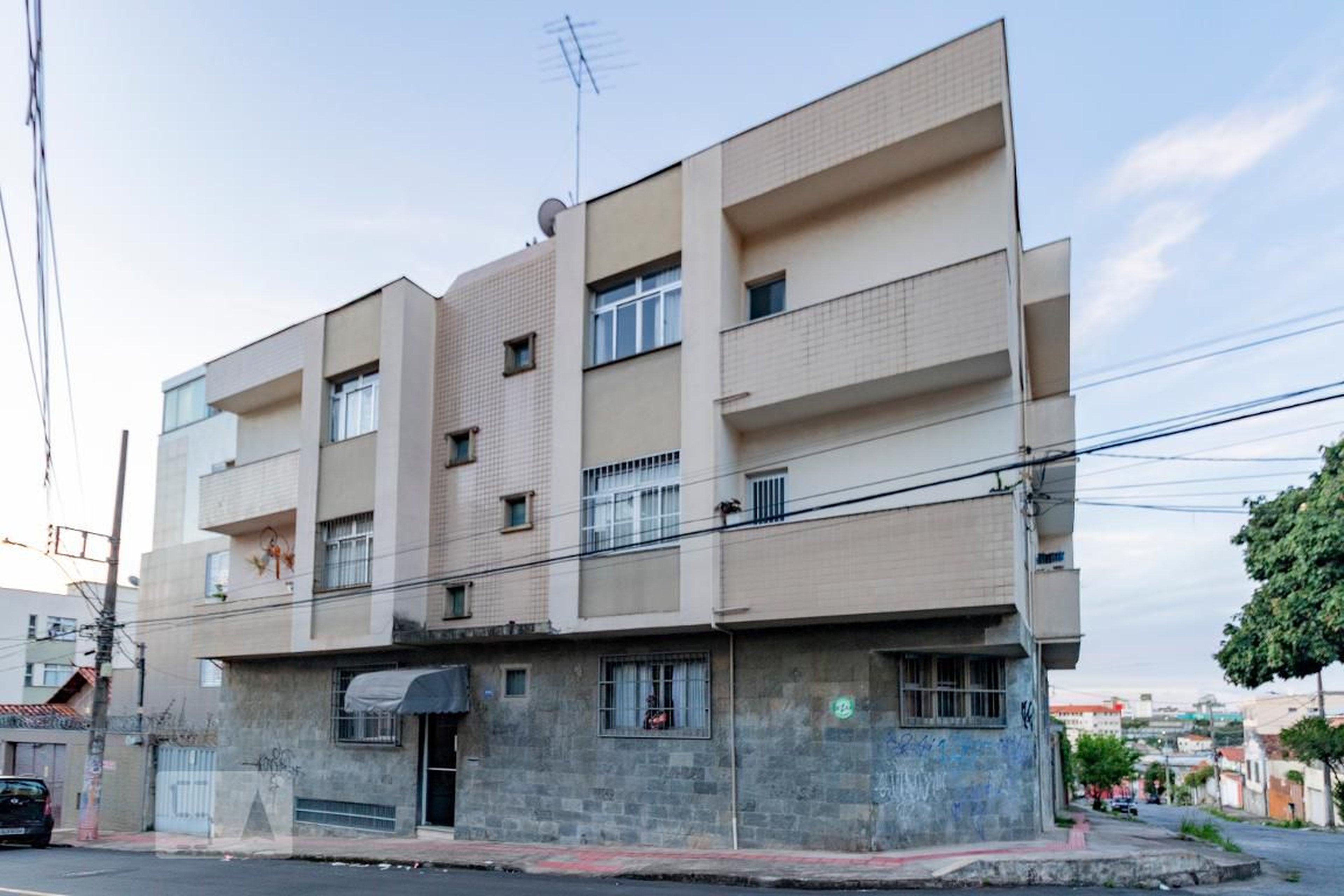 Fachada Condomínio em Rua Guaranésia, 314