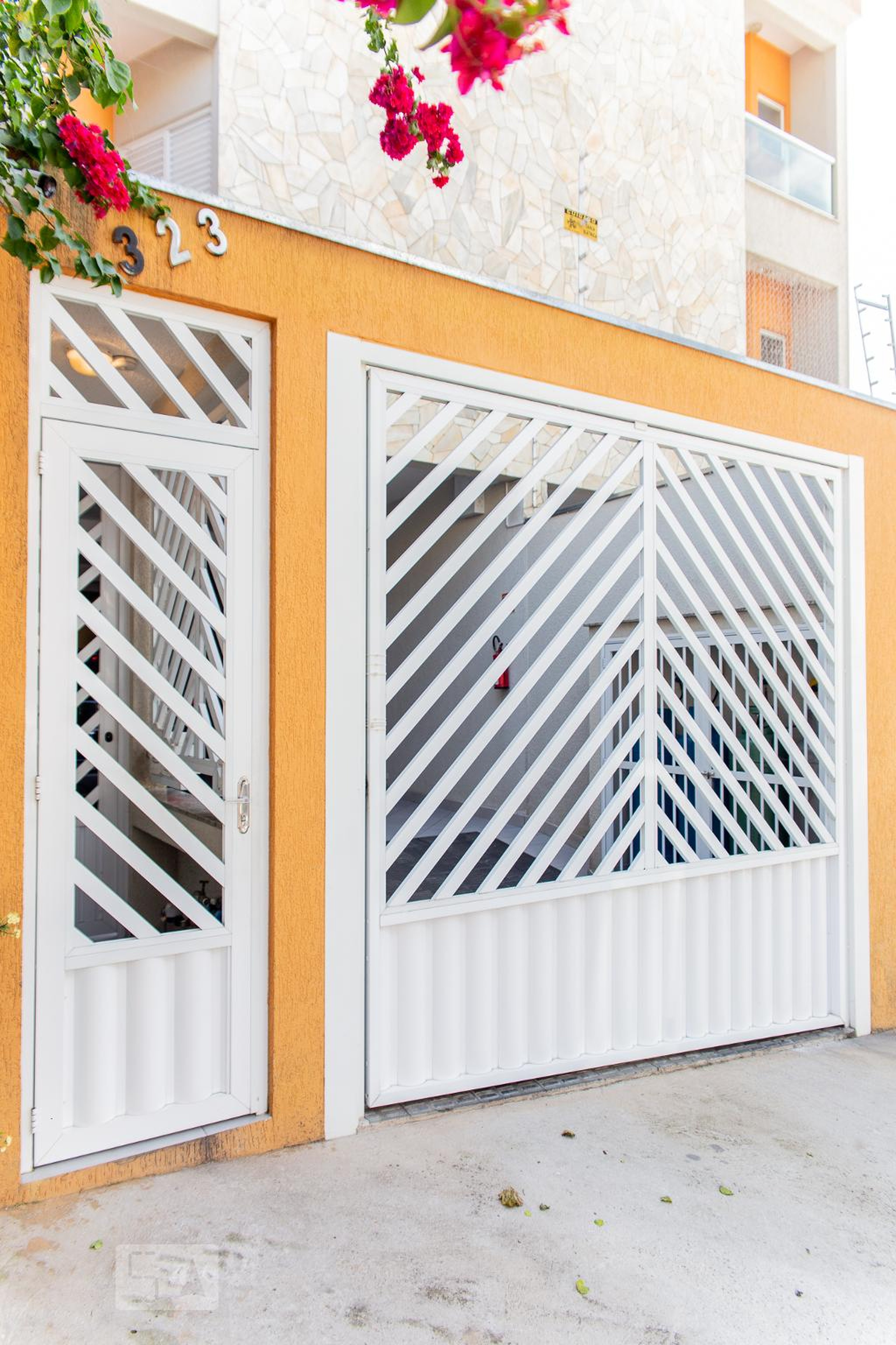 Fachada Condomínio em Rua Tanger, 323