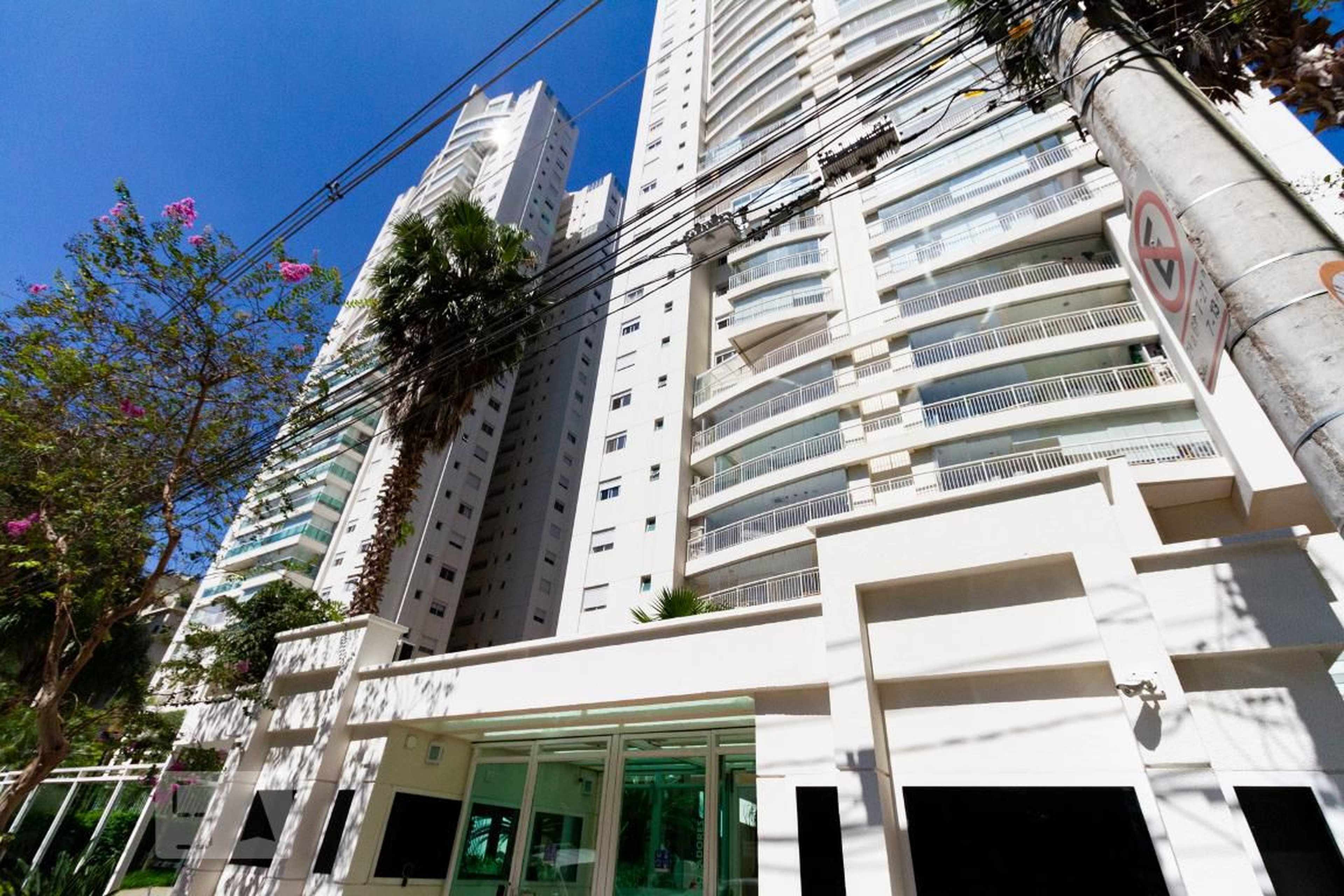 Fachada do Condomínio Condomínio Humanari