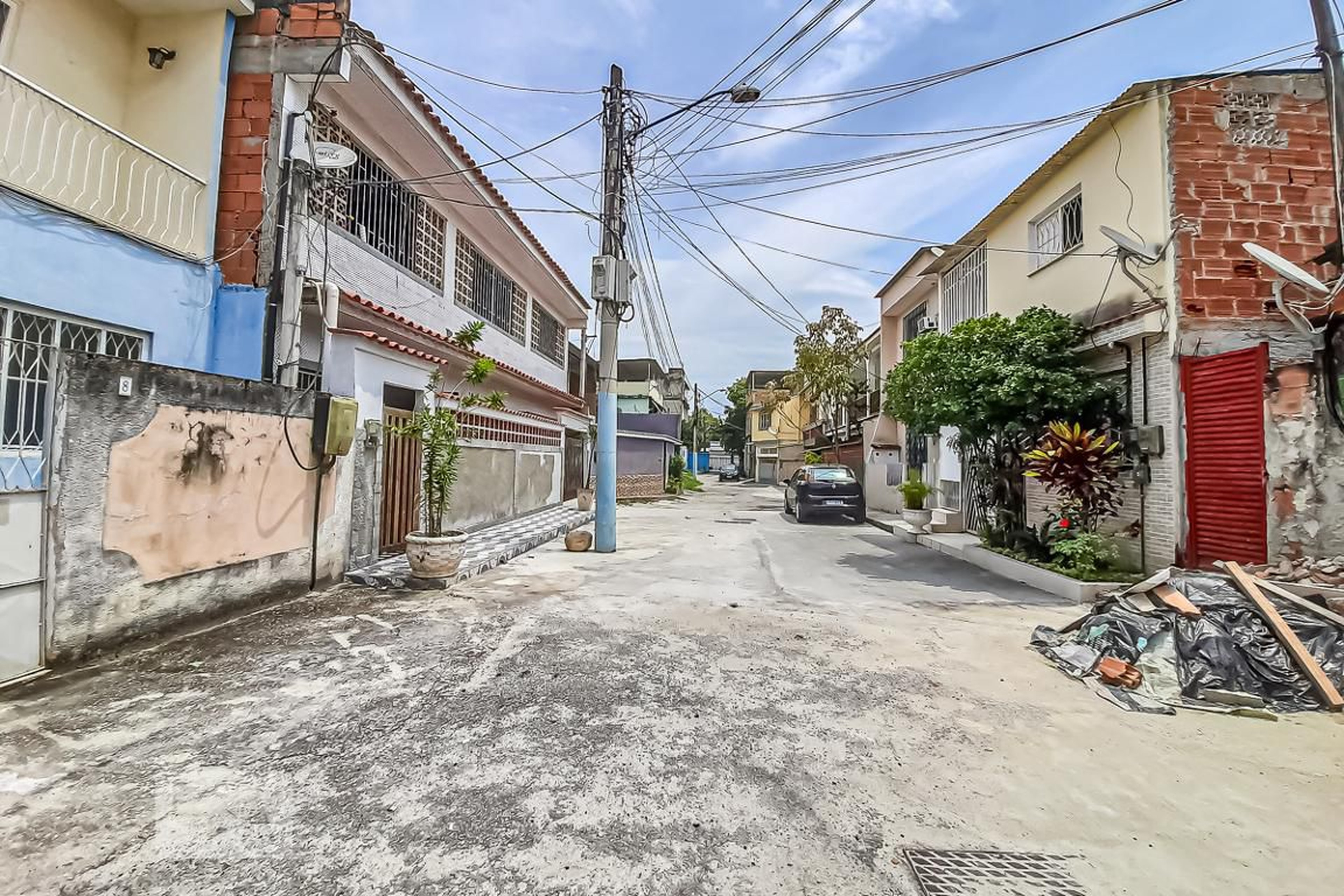 Fachada Condomínio em Estrada do Outeiro Santo, 1018