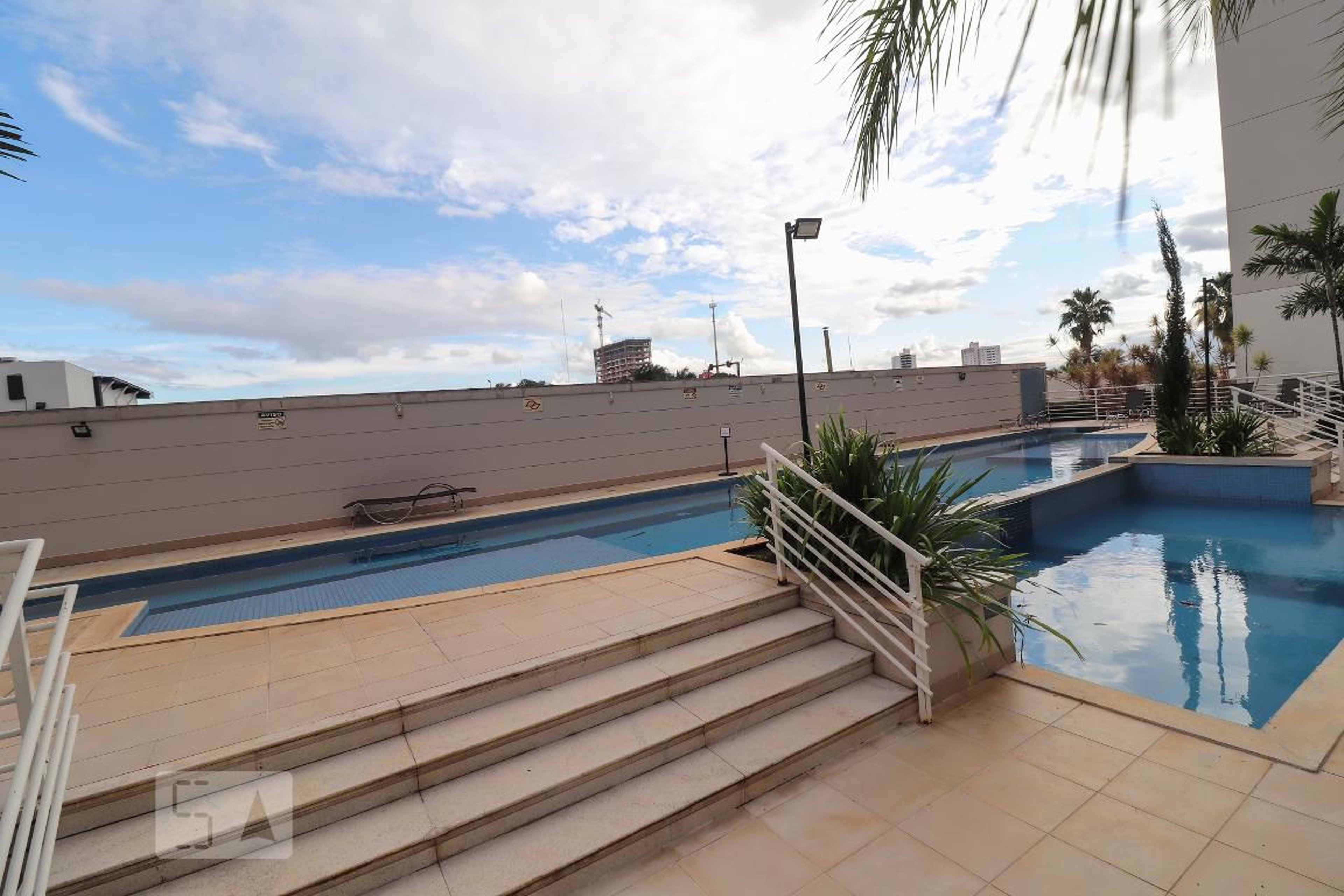 Piscina - Monte Y Sierra  Torre Sierra Azul