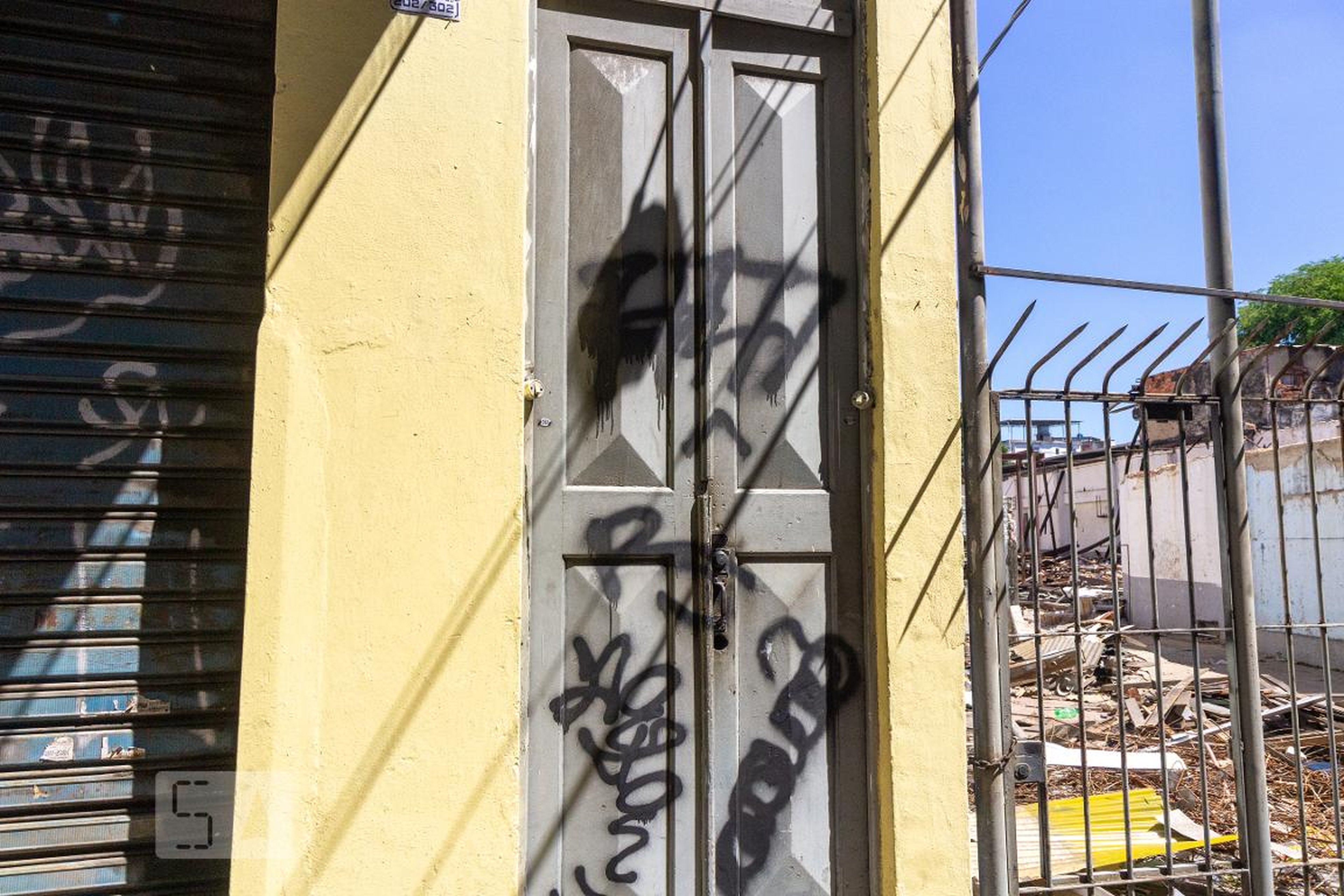Fachada Condomínio em Rua Bela, 959