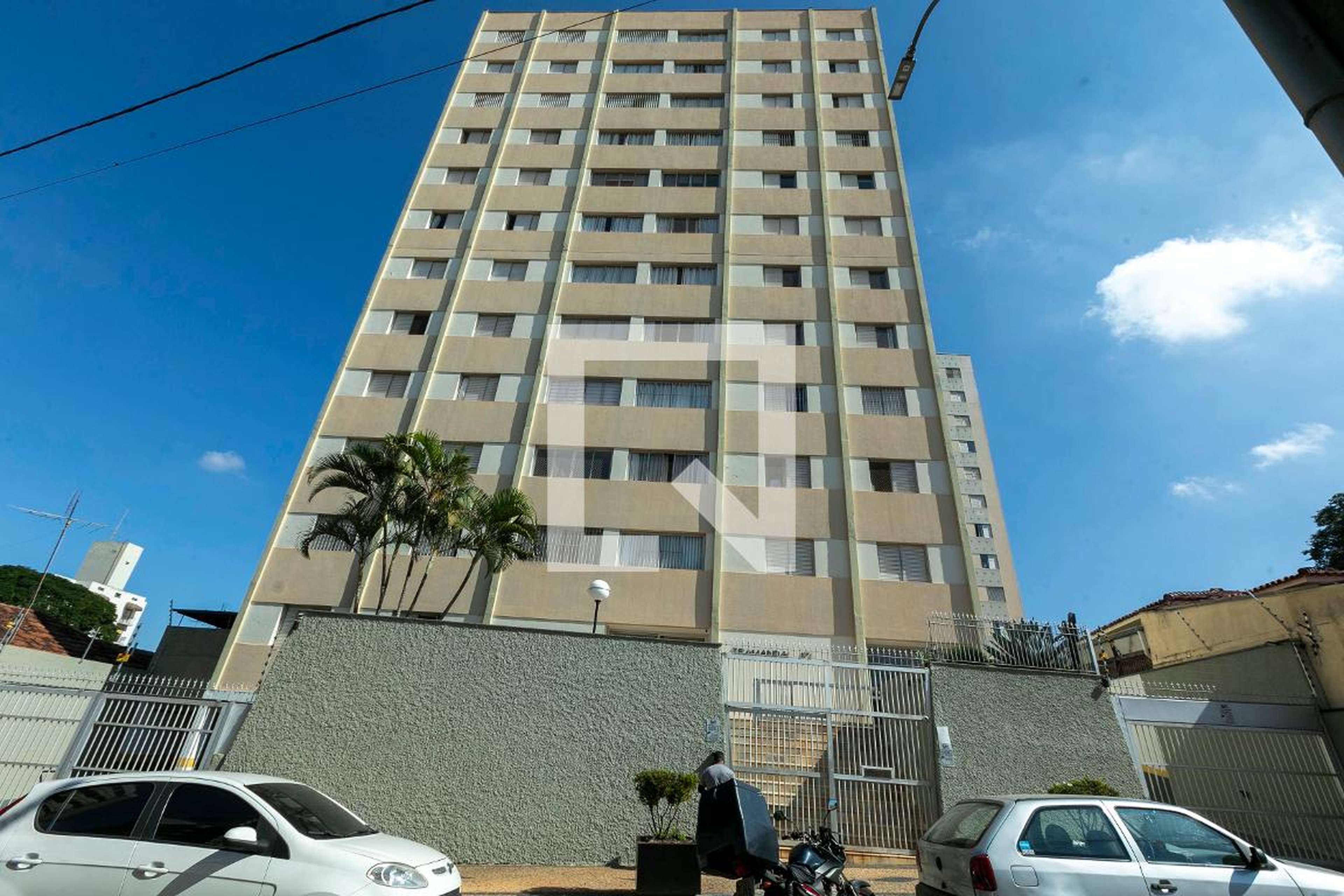 Fachada Condomínio em Rua Ten Gonçalves Meira, 171