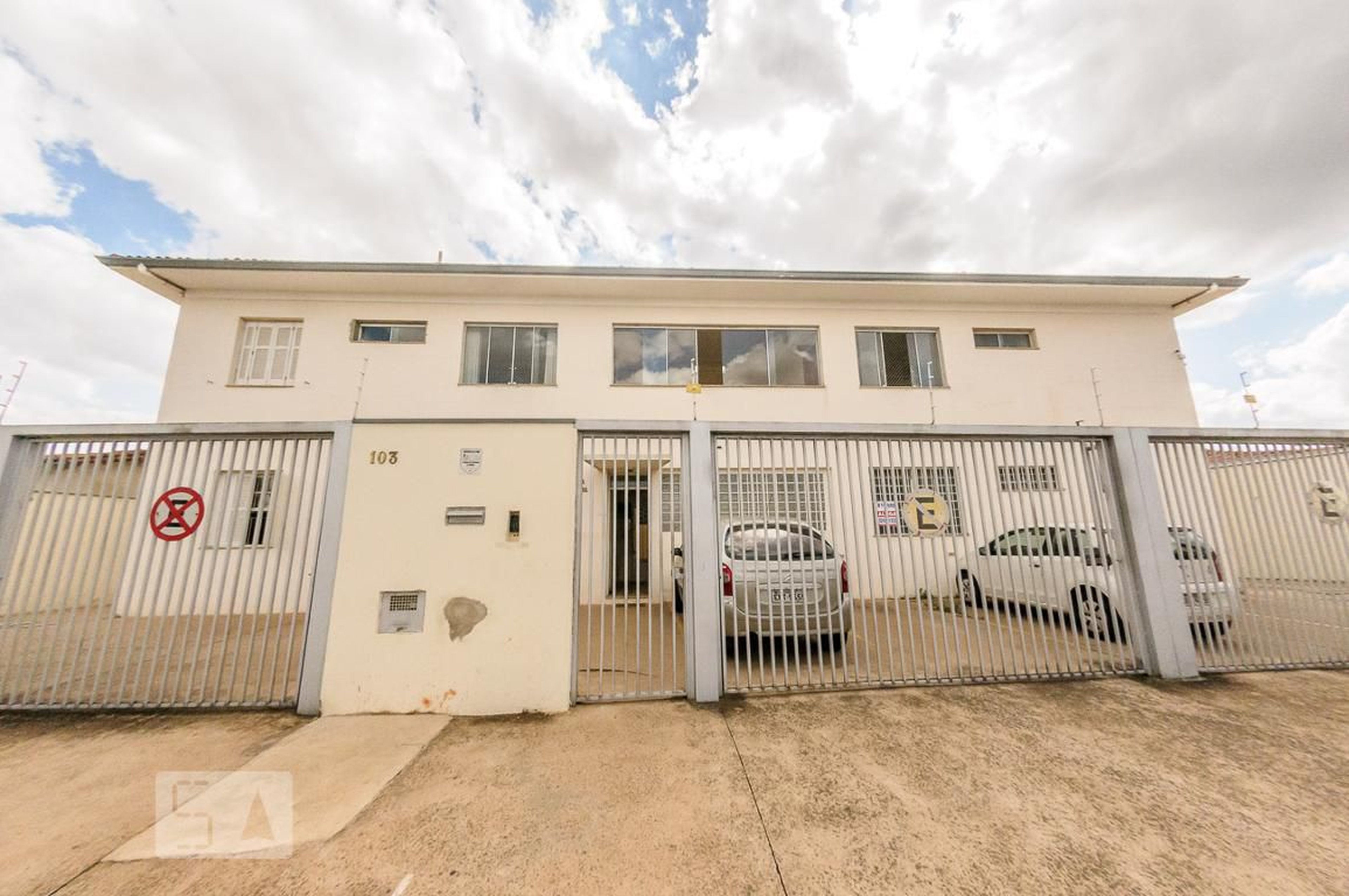 Fachada do Prédio Condomínio em Rua Orlando Carpino, 103