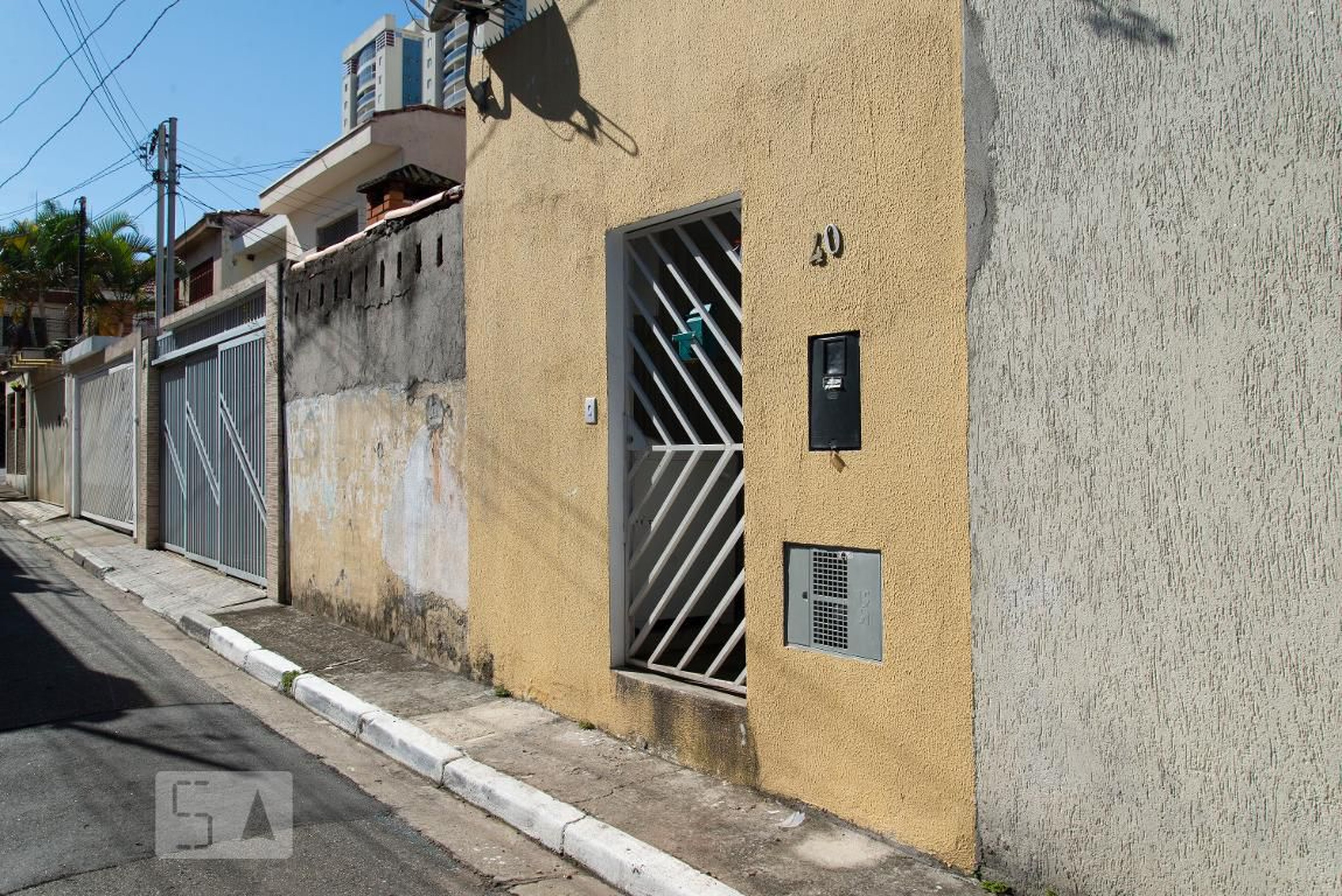 Fachada Condomínio em Rua Delfino Casal de Rey, 40