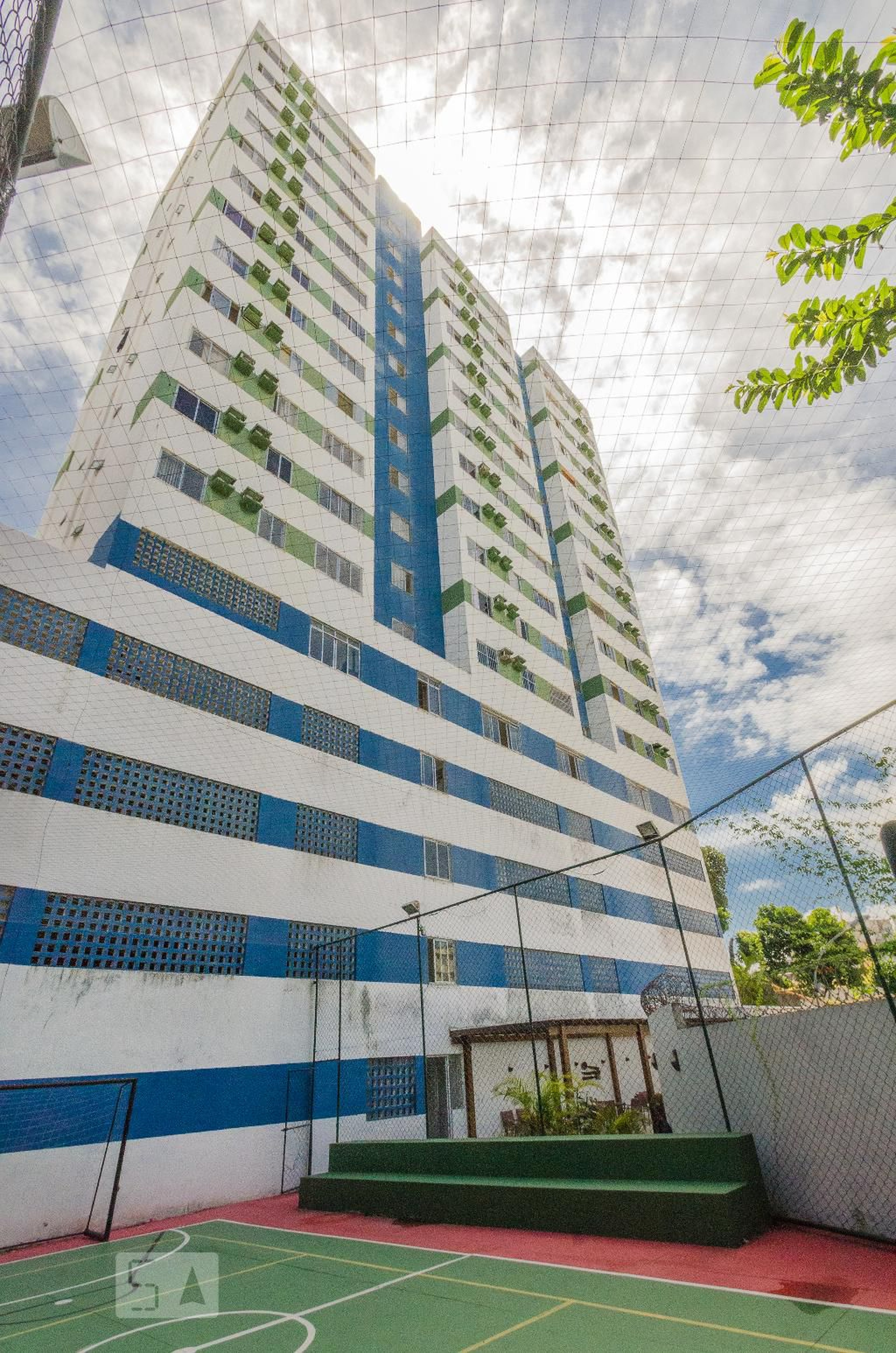 Fachada do Condomínio Condomínio em Rua Frederico Costa, 197
