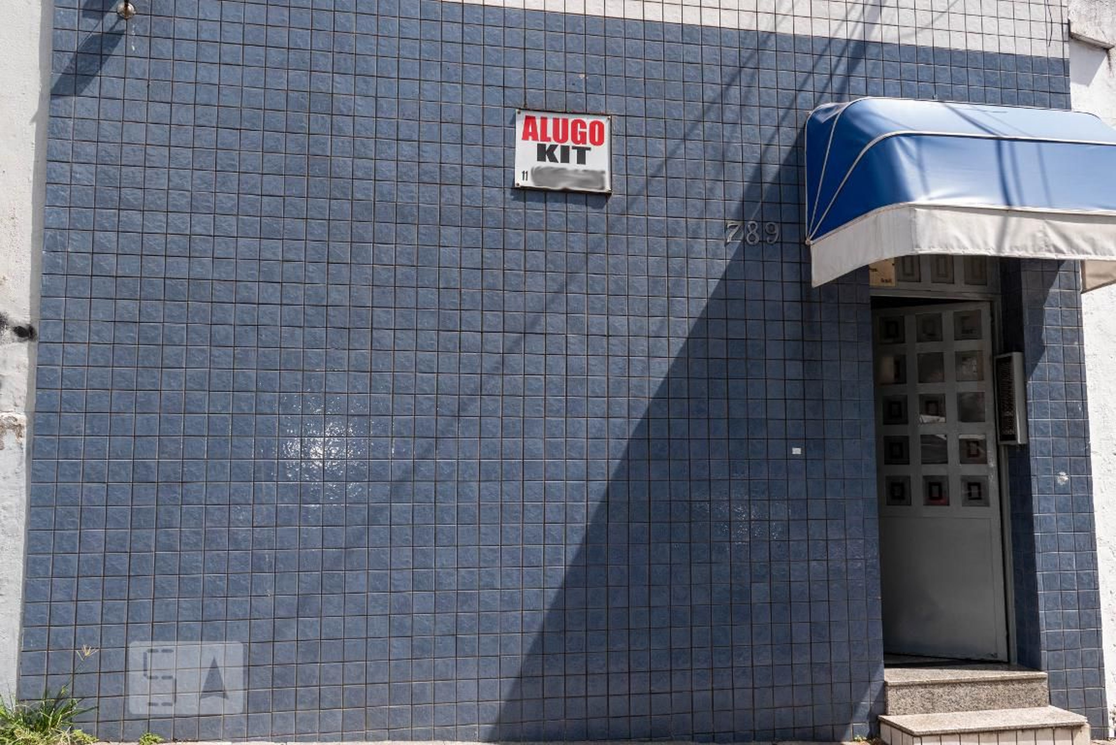 Fachada Condomínio em Rua Vitorino Carmilo, 789