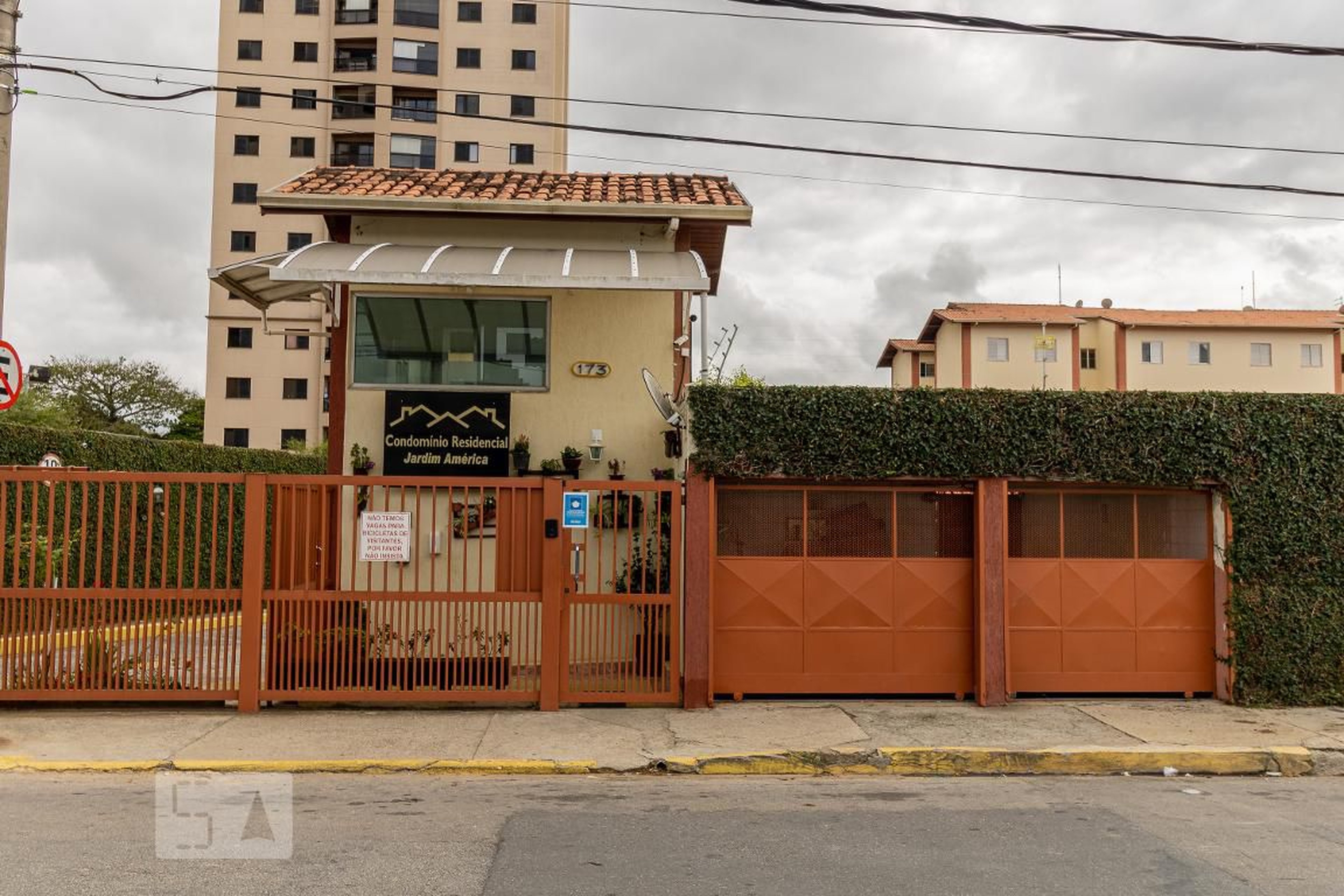 Fachada do Condomínio Condomínio Conjunto Residencial Jardim América