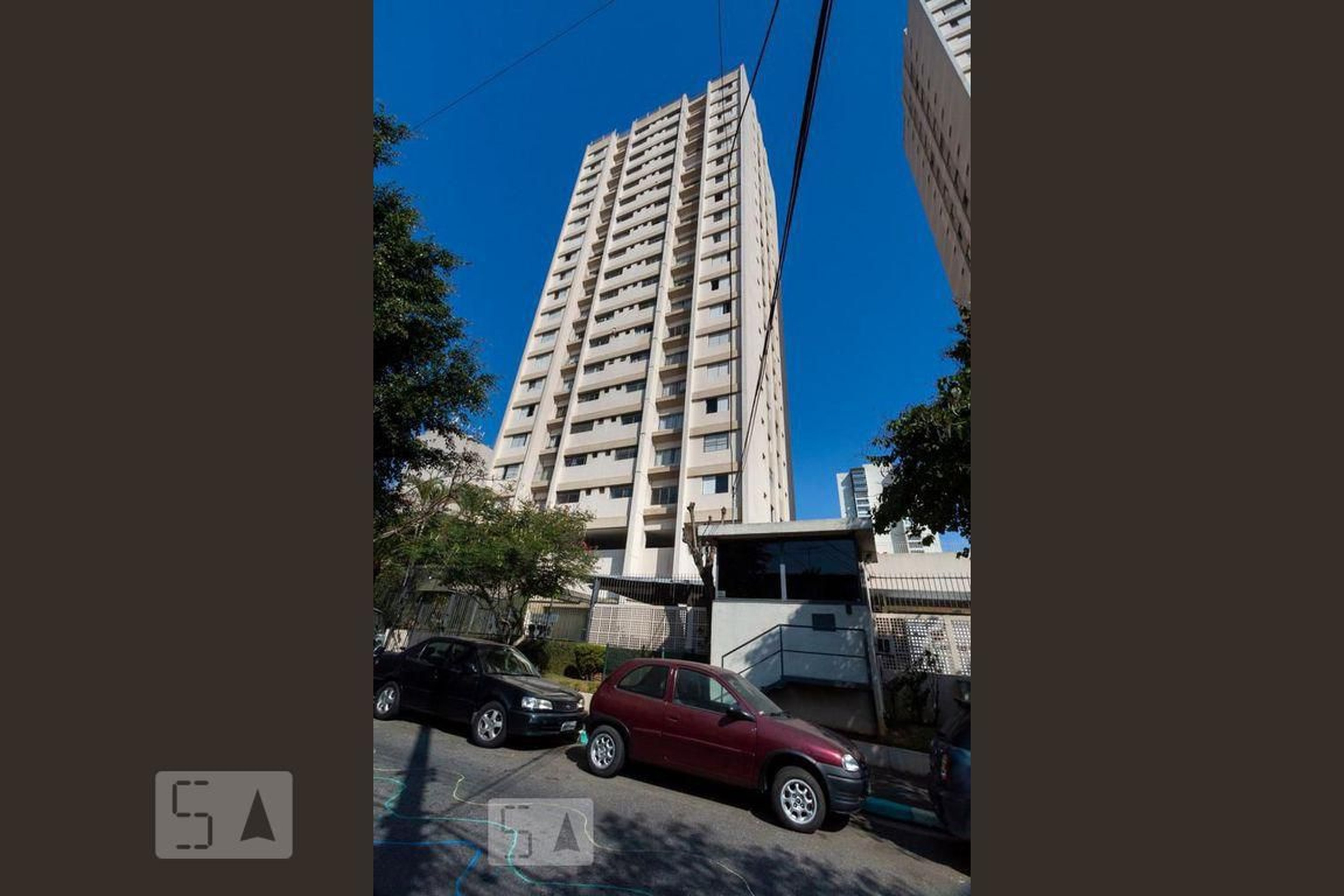 Fachada do Prédio Condomínio em Rua Brás Sangiovanni, 43