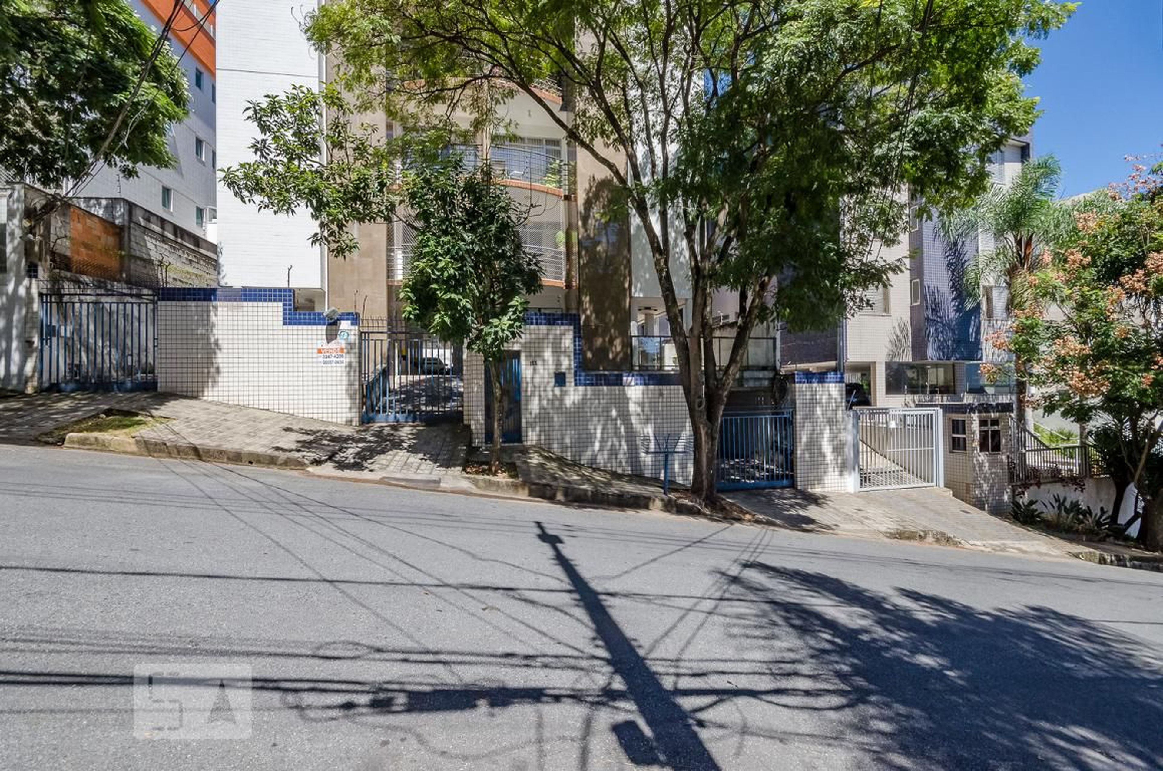 Fachada Condomínio em Rua Esmeraldo Botelho, 122