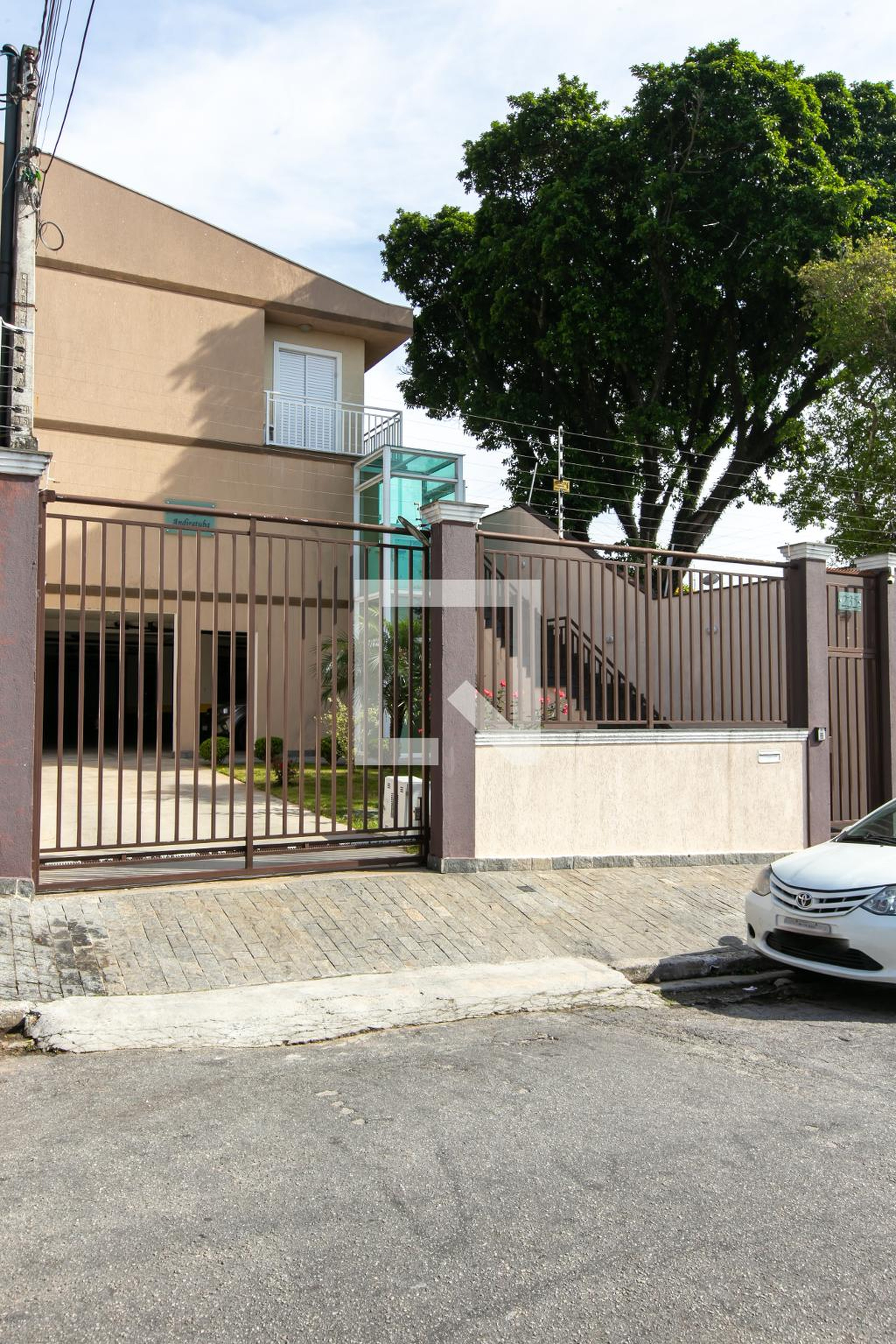 Fachada do Condomínio Condomínio em Rua Andiratuba, 235