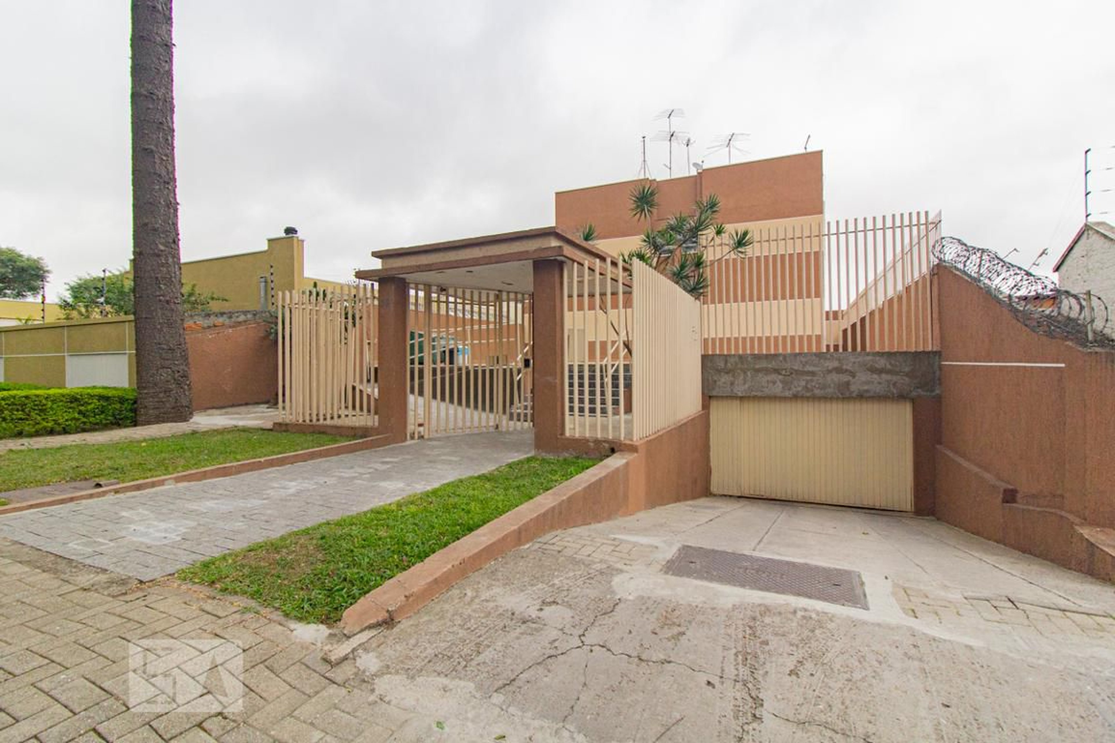 Fachada do Condomínio Condomínio em Rua Francisco Negrão, 36